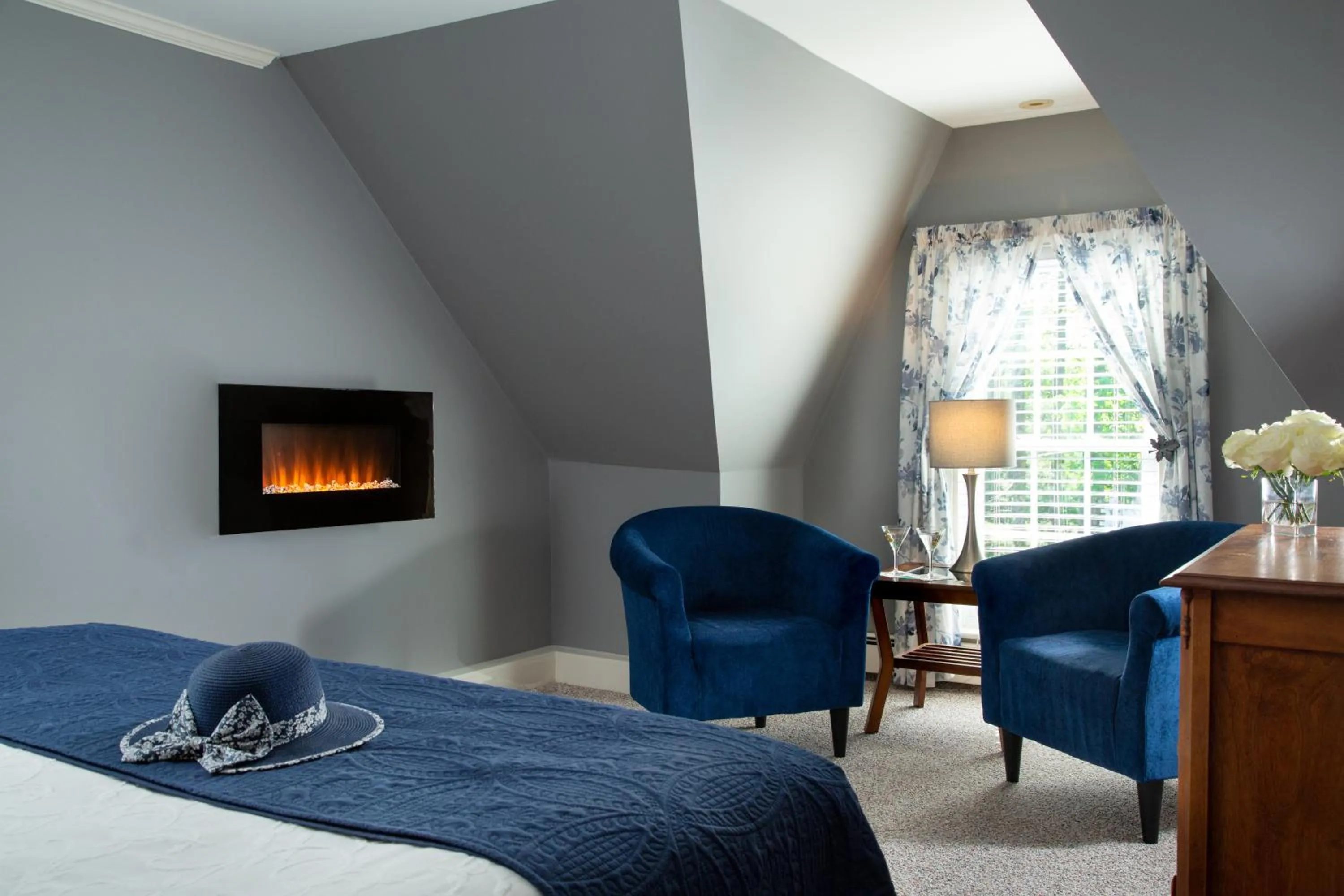 Suite with Lake View 9 in Inn at Pleasant Lake