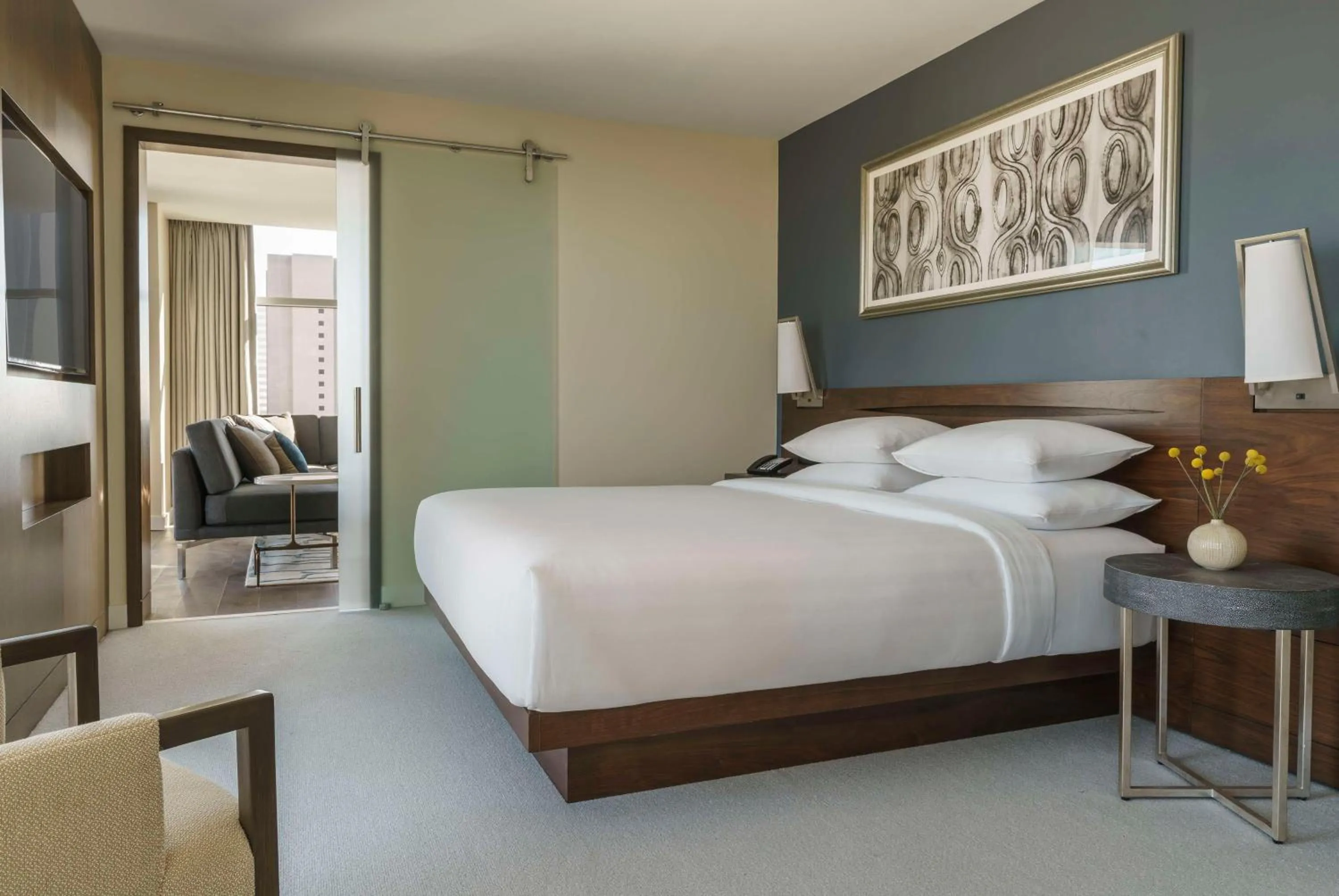 Photo of the whole room, Bed in Hyatt Regency Houston Galleria