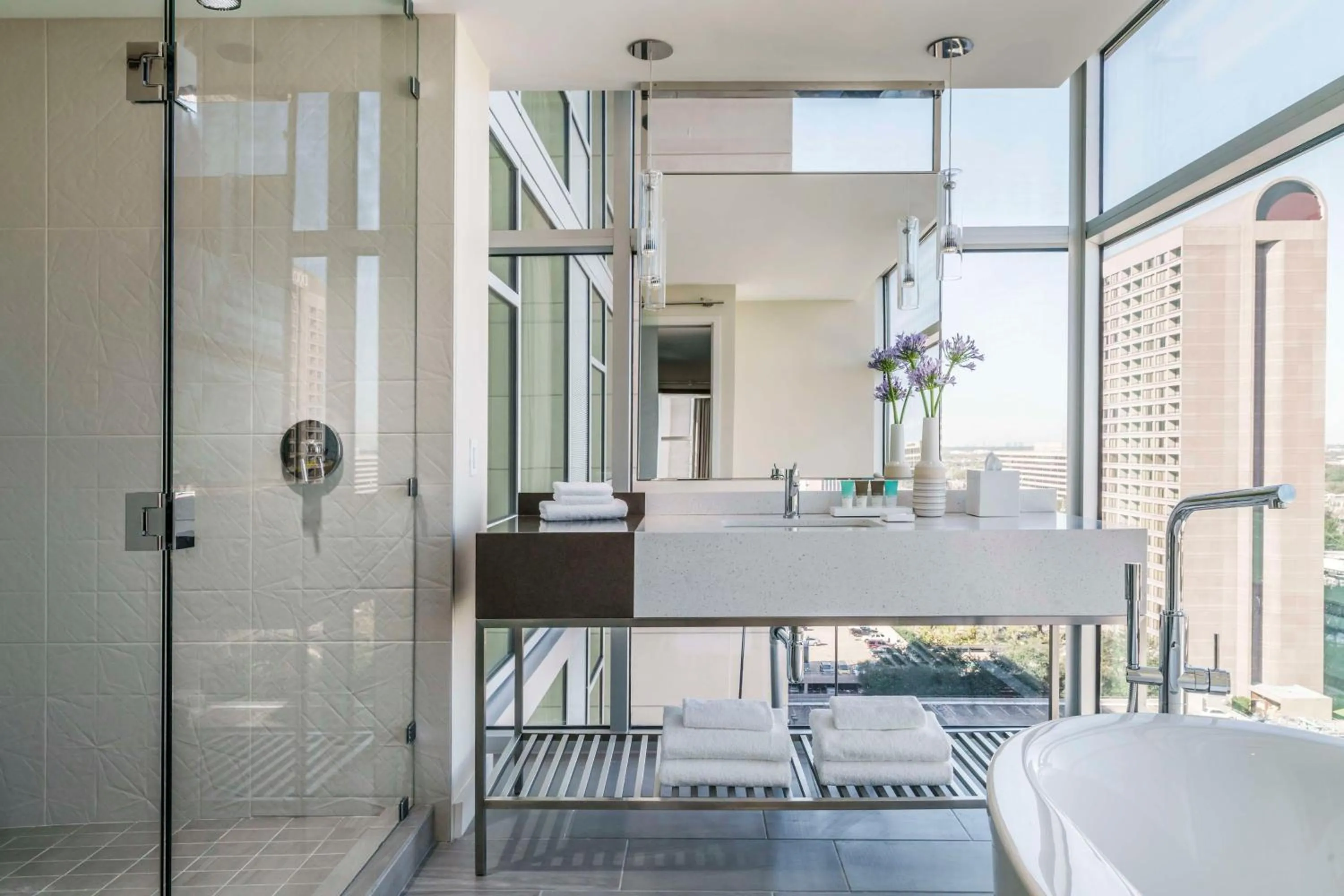 Photo of the whole room in Hyatt Regency Houston Galleria