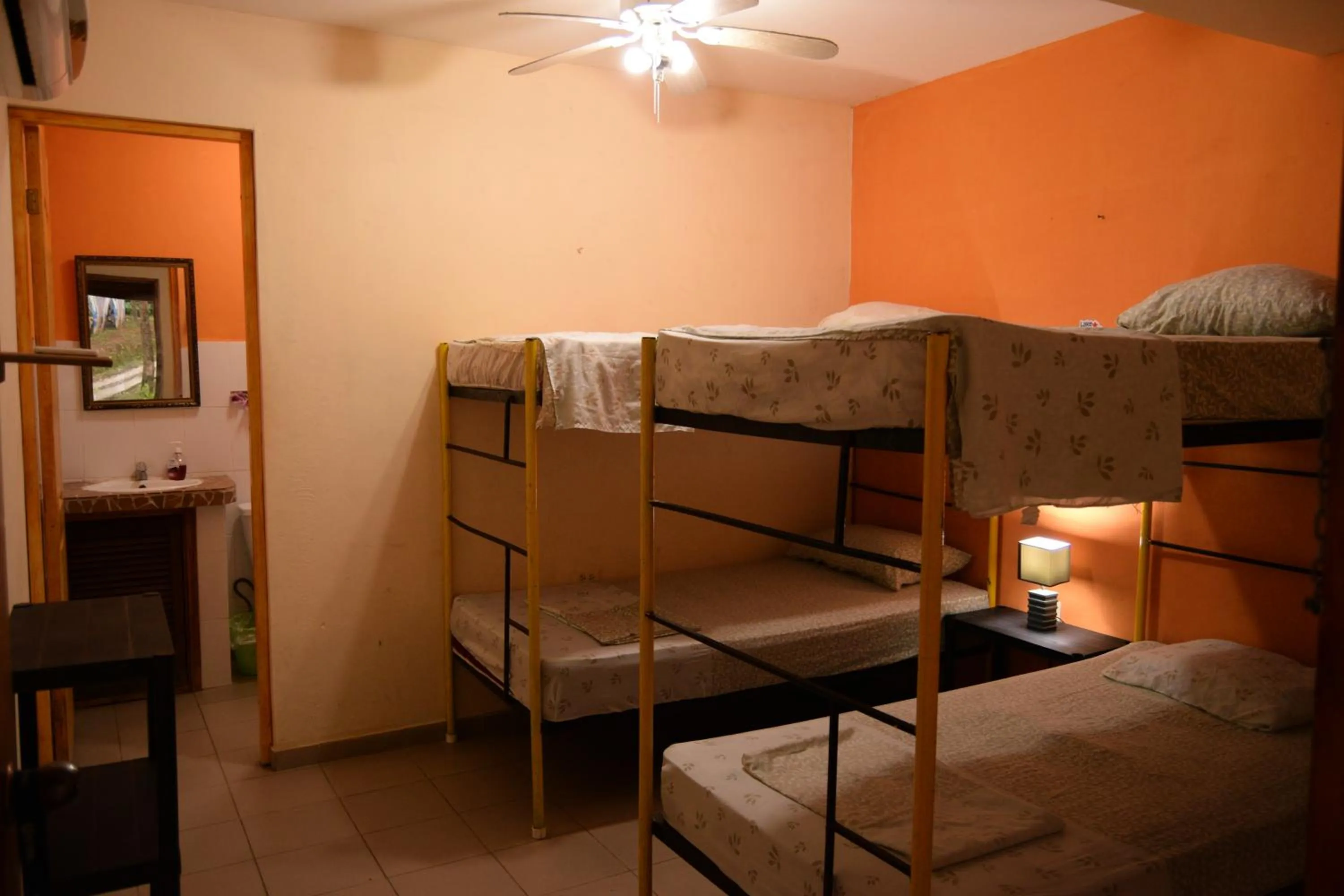 bunk bed, Bed in Hotel y Restaurante Mama Ines