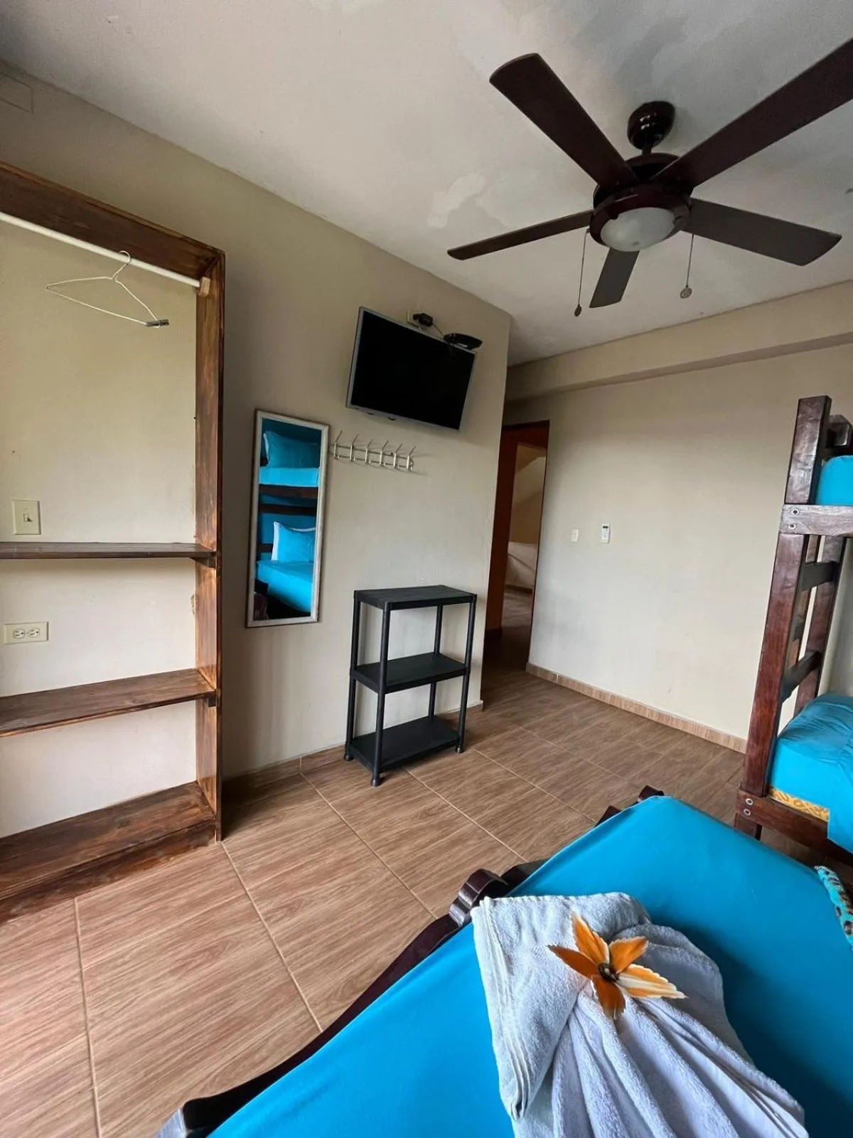 TV and multimedia, Bed in Hotel y Restaurante Mama Ines