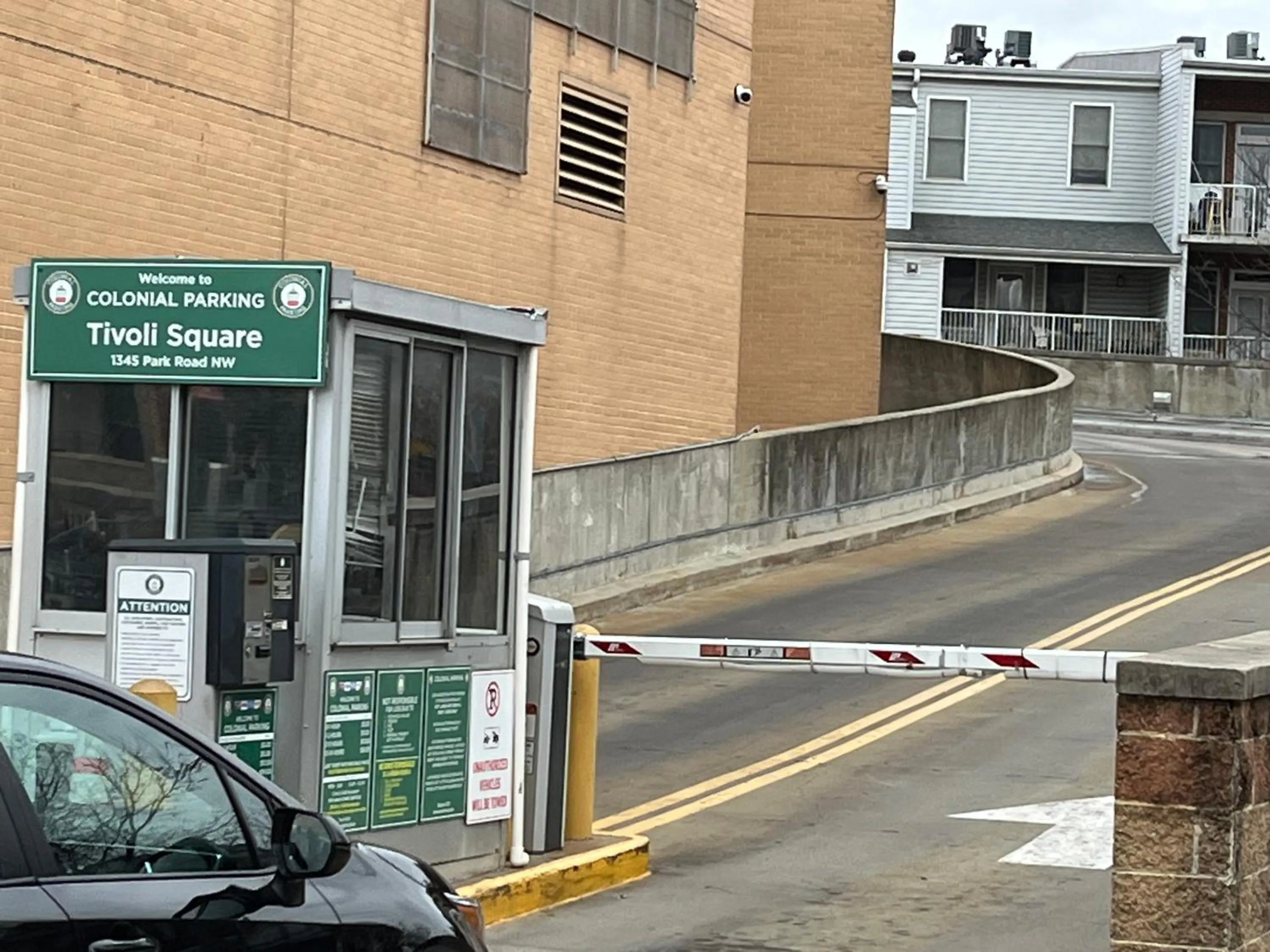 Parking in Gorgeous Refurbished 1Bdrm and 1Den Home