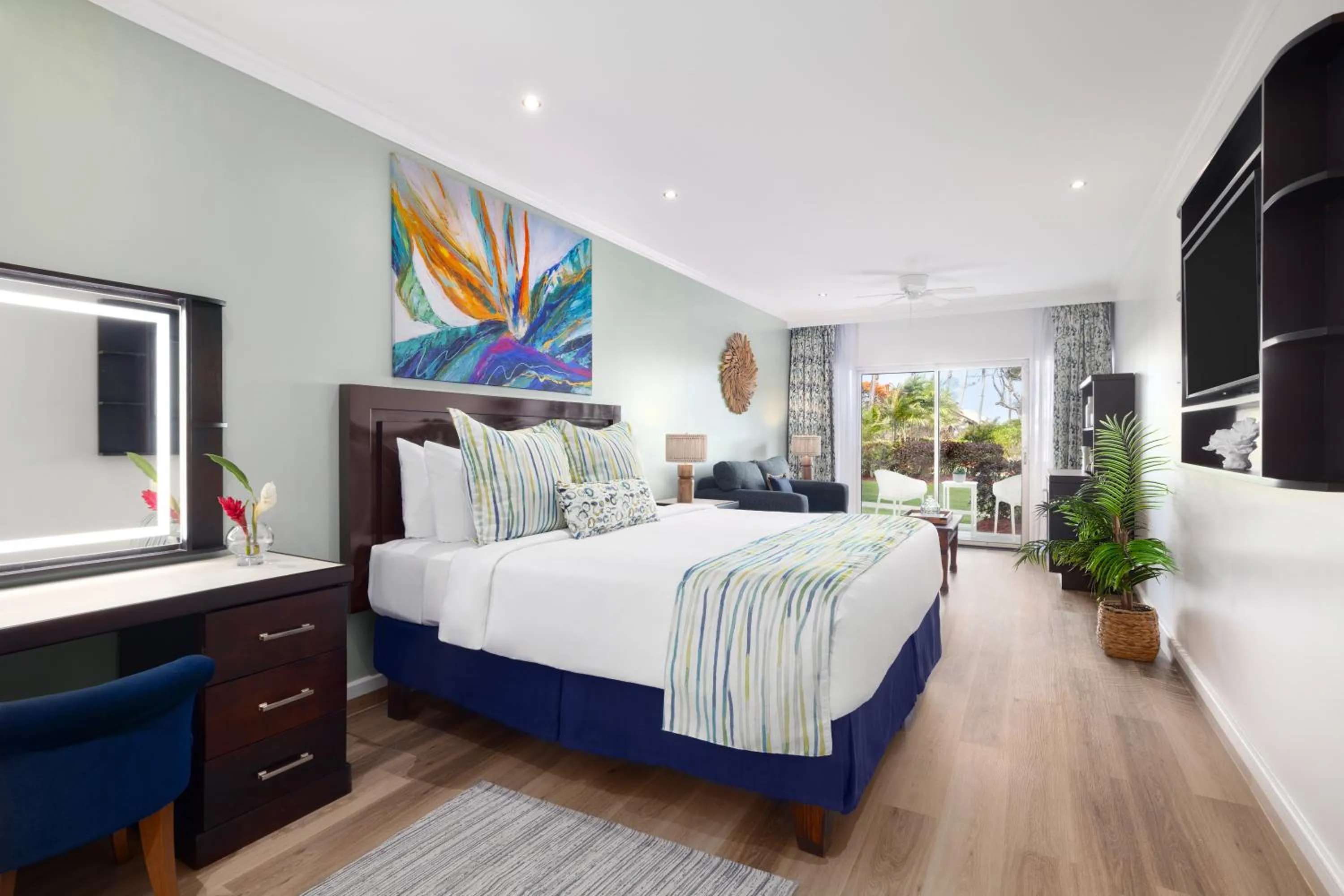 Bedroom, Bed in Coconut Bay Beach Resort & Spa All Inclusive