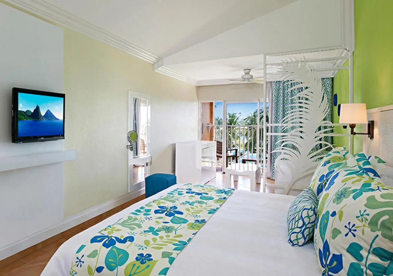 Bedroom, Bed in Coconut Bay Beach Resort & Spa All Inclusive
