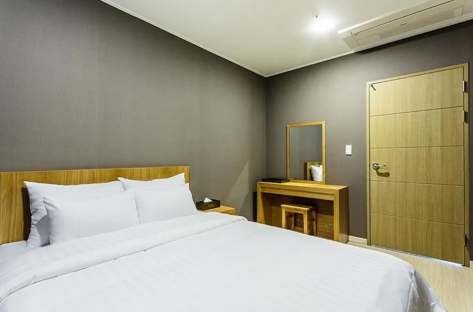 Bedroom, Bed in Rich Hotel