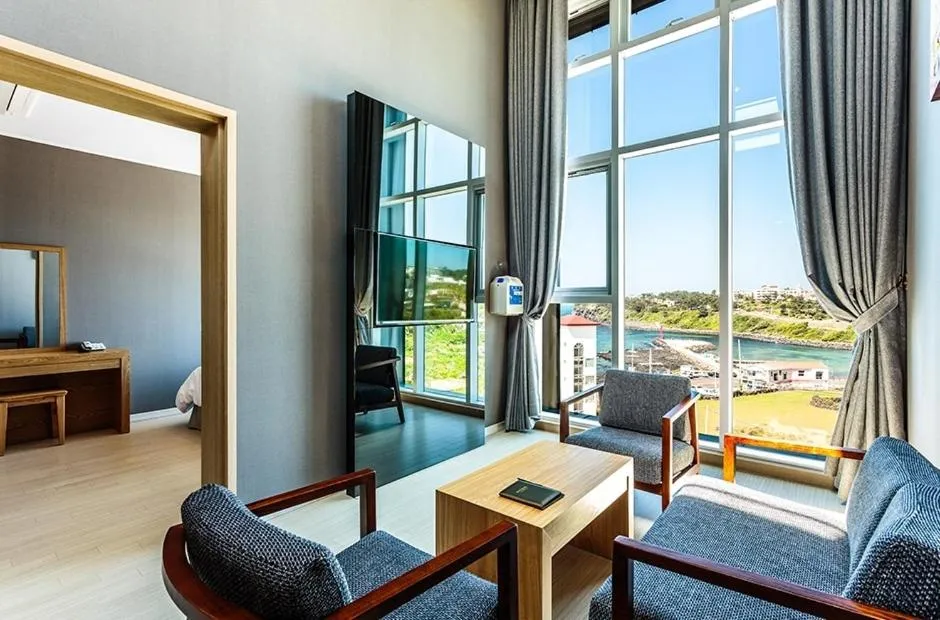 Living room in Rich Hotel