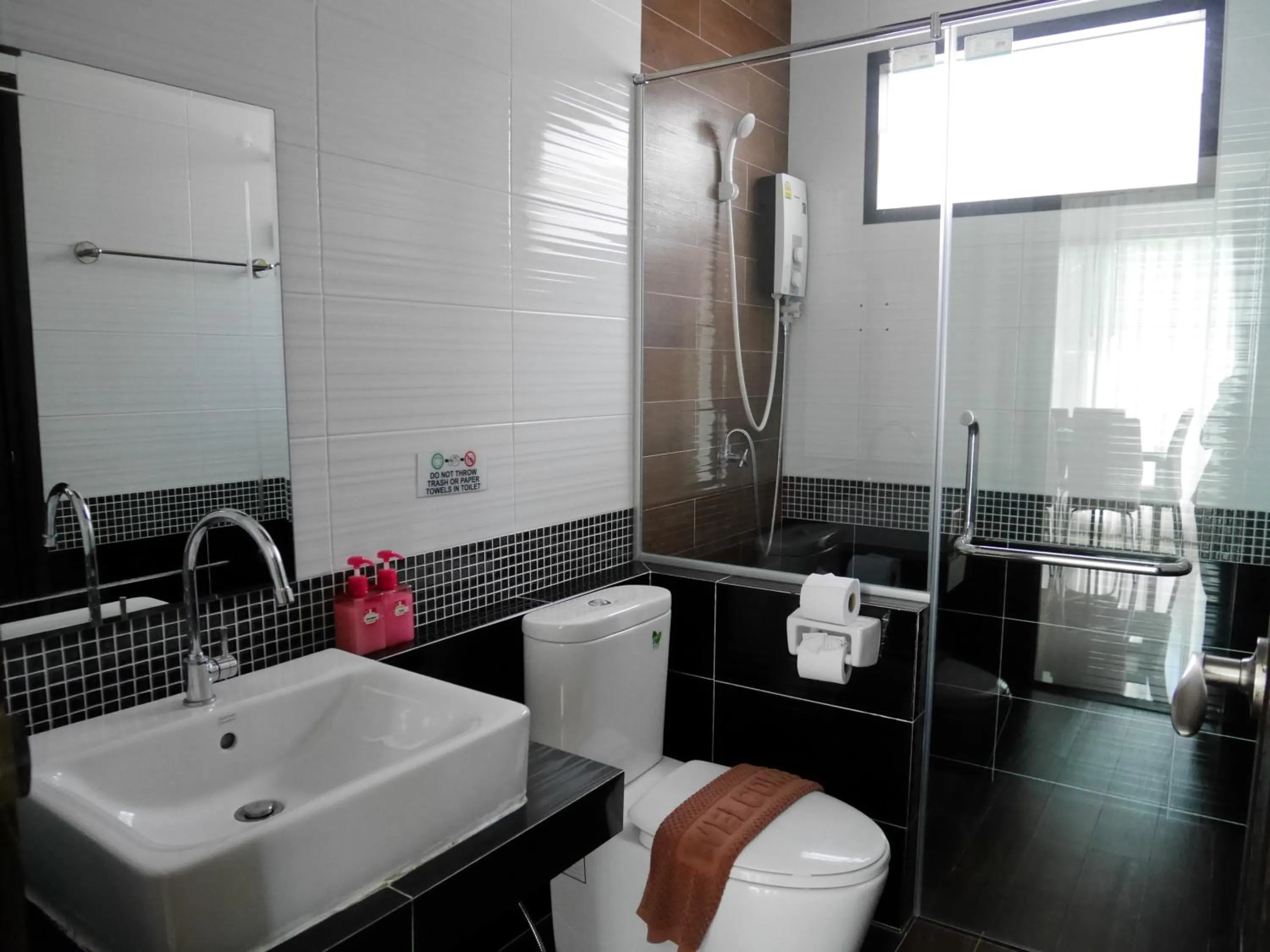 Bathroom in Aonang Oscar Pool Villas - Free Shuttle to Aonang Beach -shared pool - private pool
