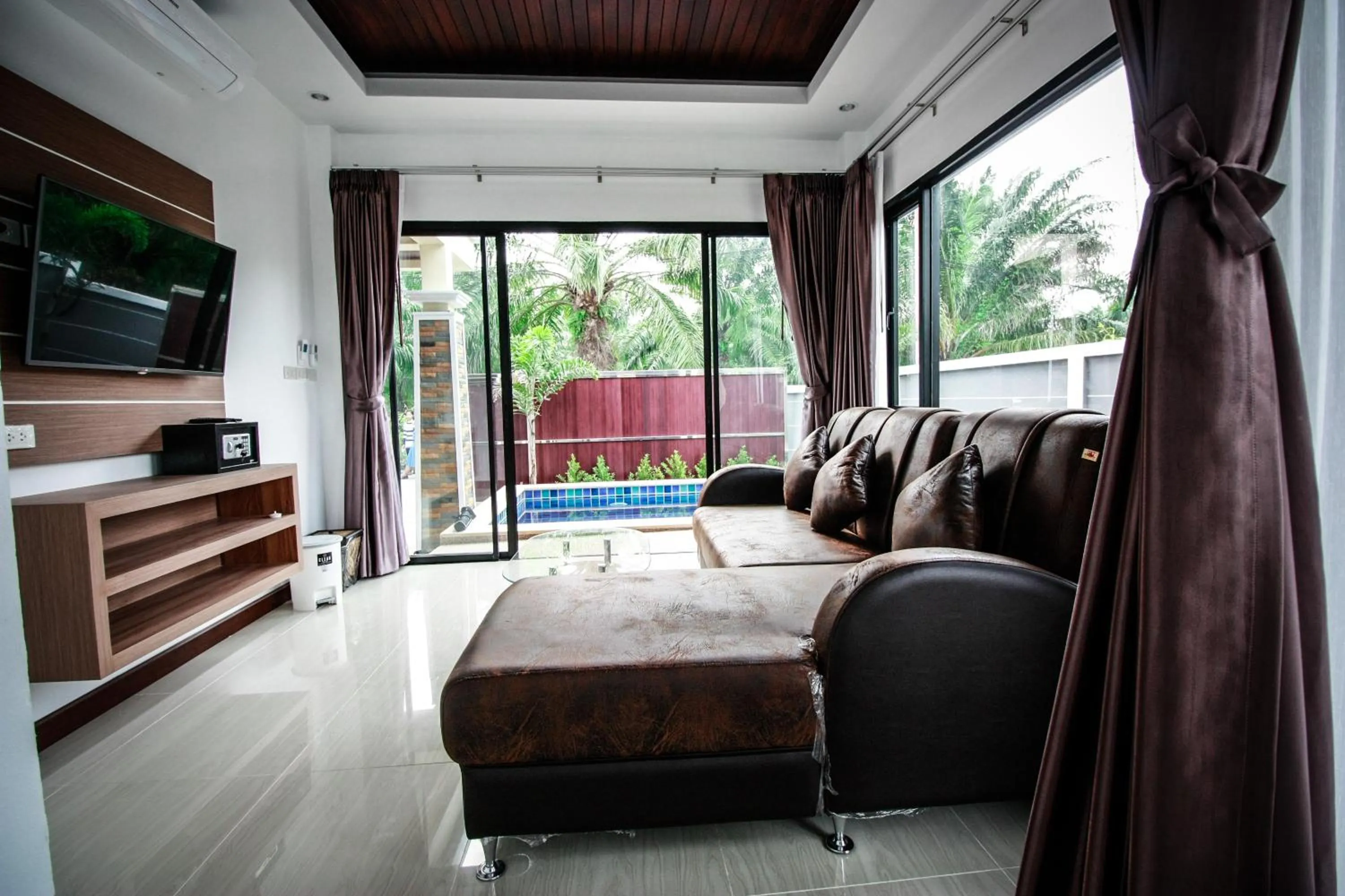 Communal lounge/ TV room, Bed in Aonang Oscar Pool Villas - Free Shuttle to Aonang Beach -shared pool - private pool