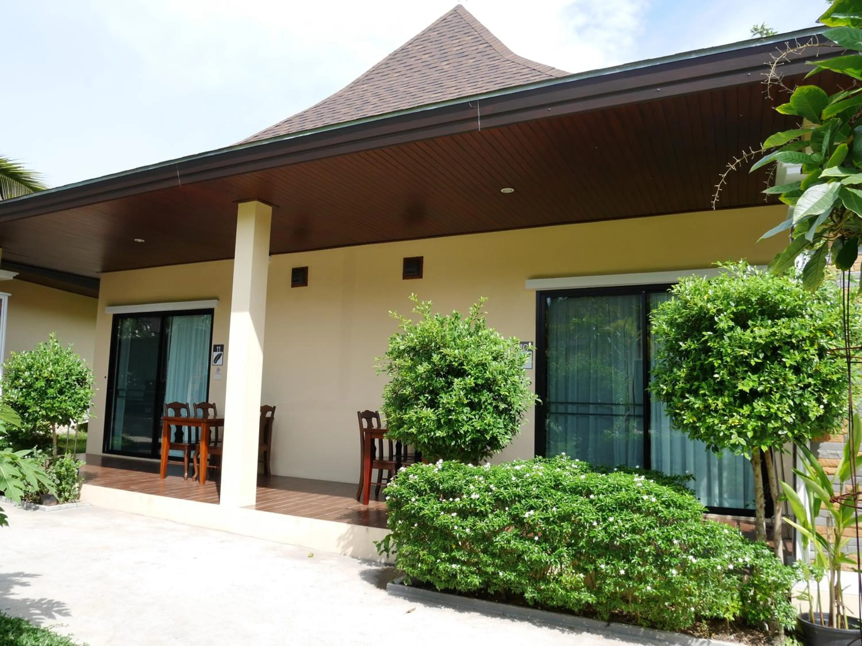 Property building in Aonang Oscar Pool Villas - Free Shuttle to Aonang Beach -shared pool - private pool