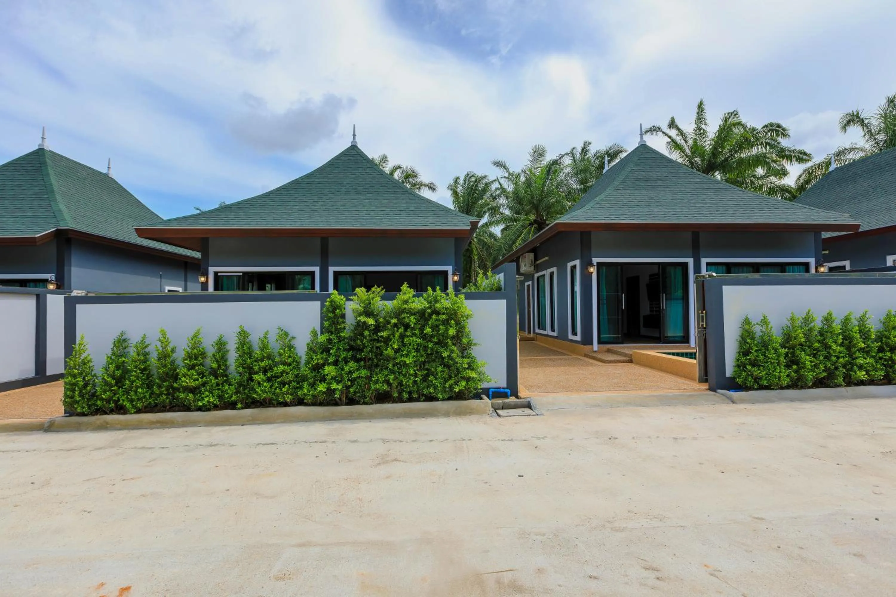 Property building in Aonang Oscar Pool Villas - Free Shuttle to Aonang Beach -shared pool - private pool