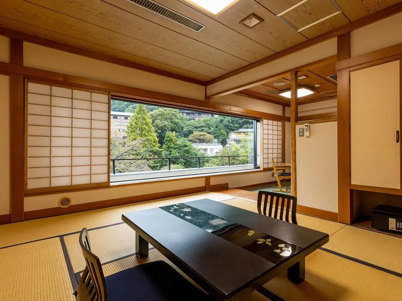 【池の棟】Standard Room, Garden Side - 10 Tatami Japanese Room + Western Room in Yoshiike Ryokan 【池の棟】Standard Room, Garden Side - 10 Tatami Japanese Room + Western Room in Yoshiike Ryokan