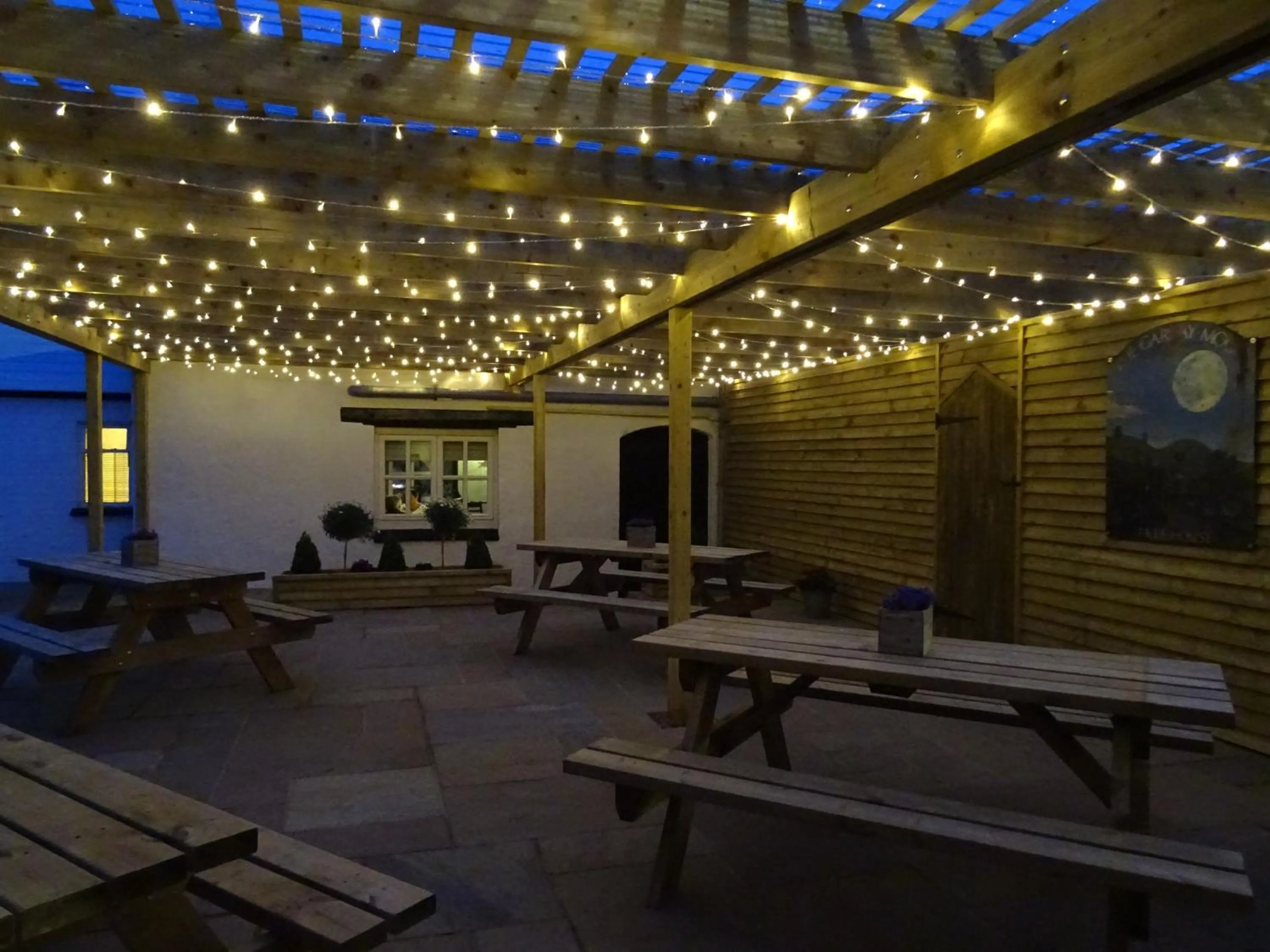 Patio in Garway Moon Inn