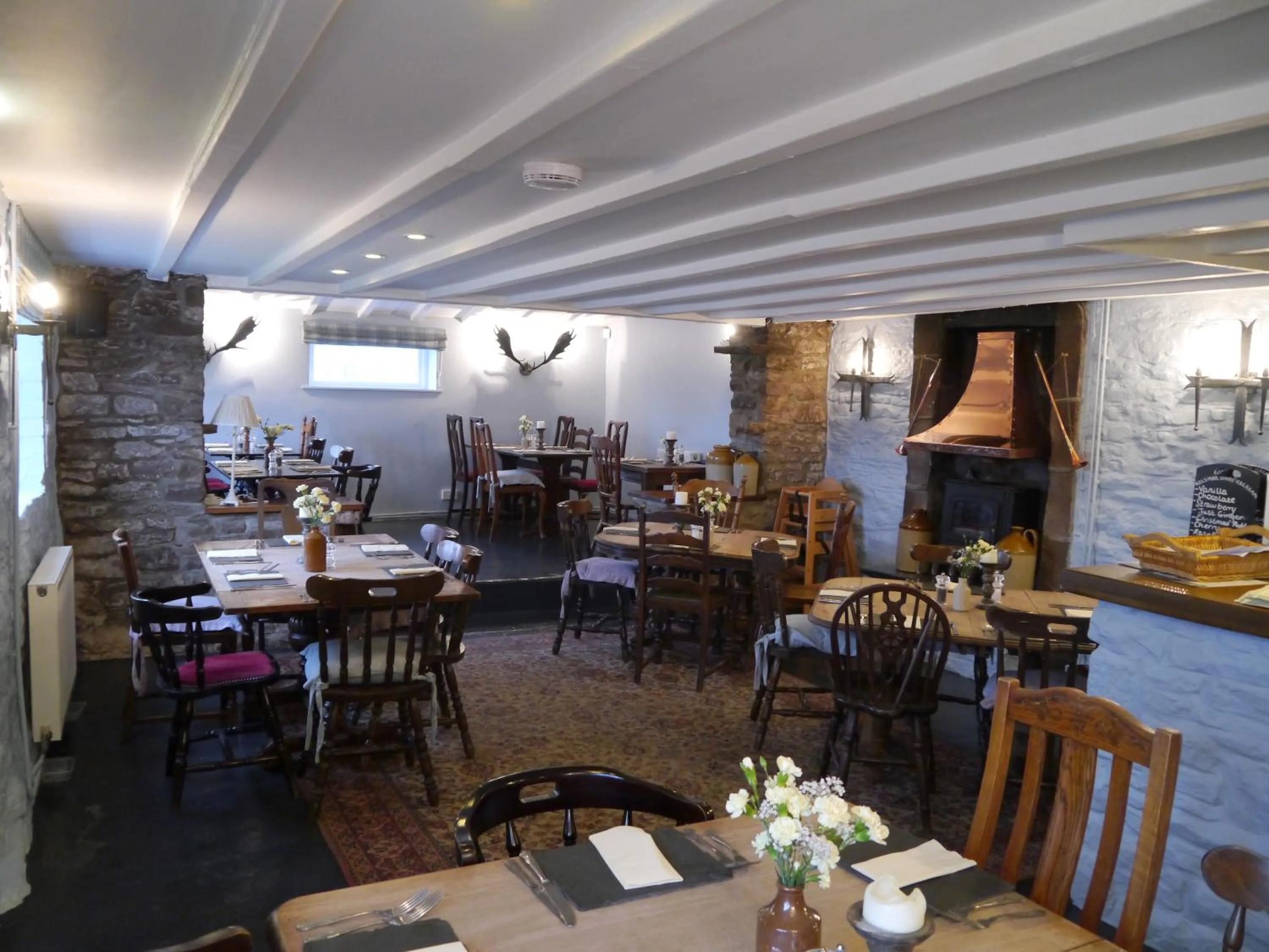 Restaurant/places to eat in Garway Moon Inn