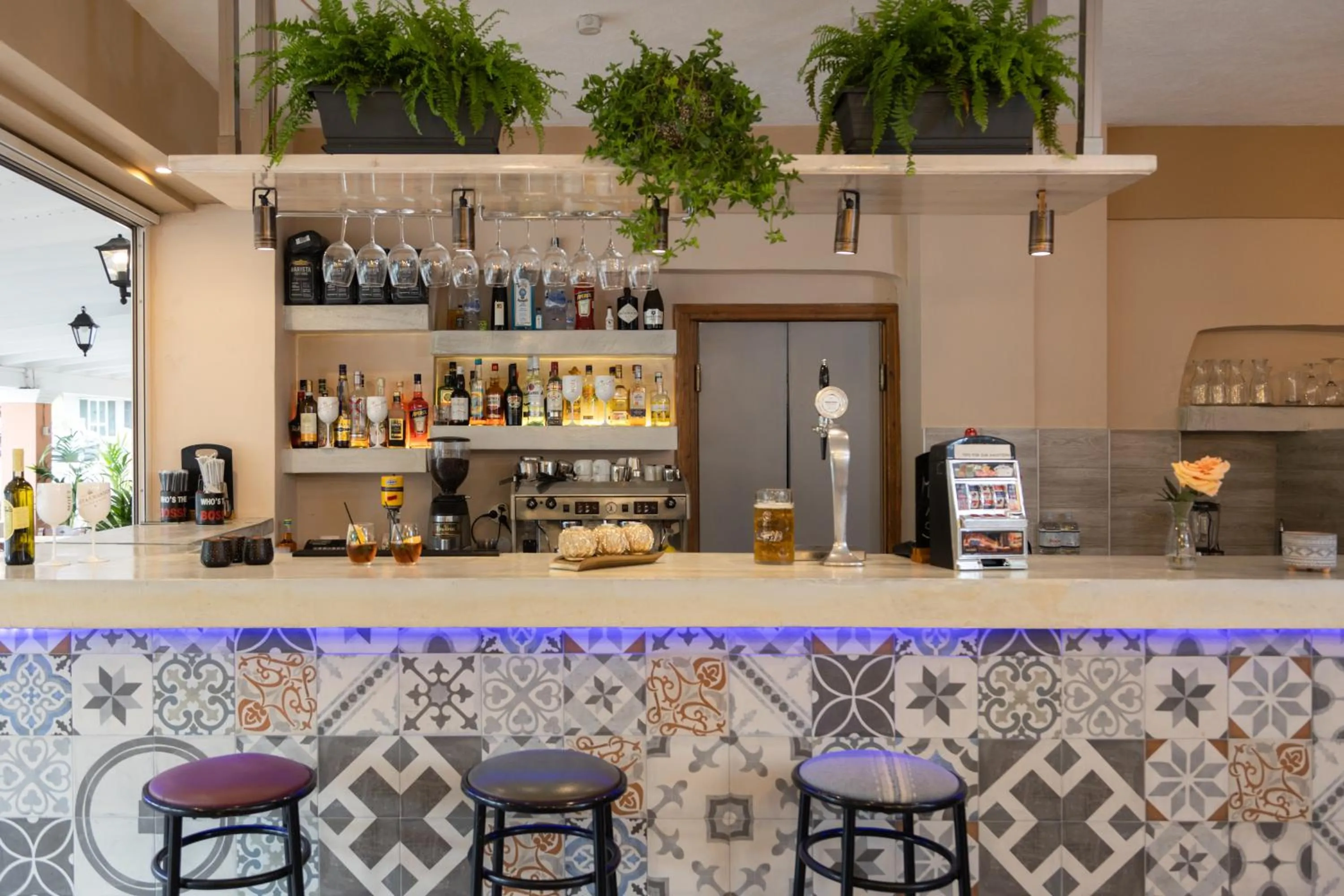 Lounge or bar in Wilde Rose Hotel