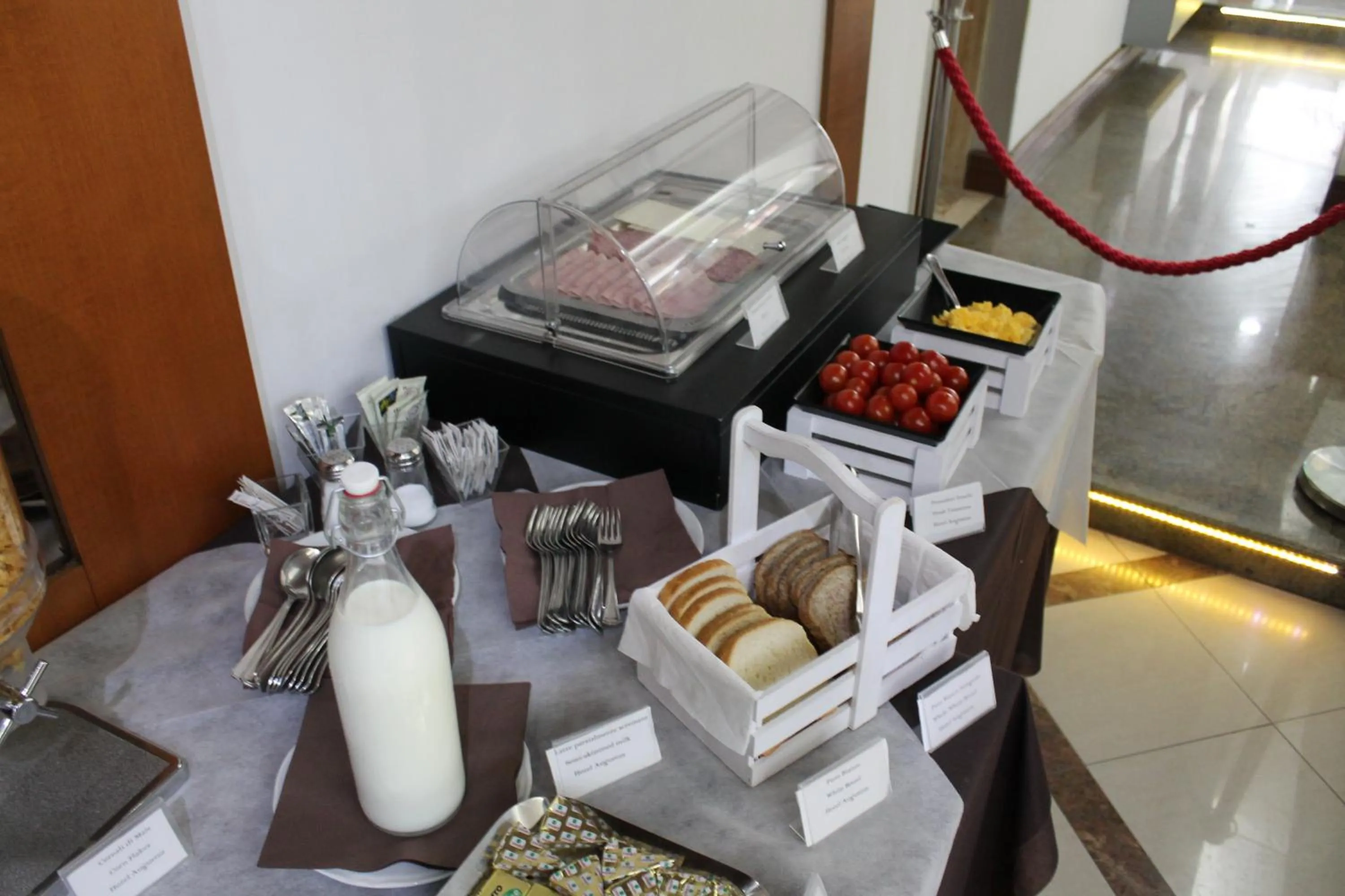 Breakfast in Augustus