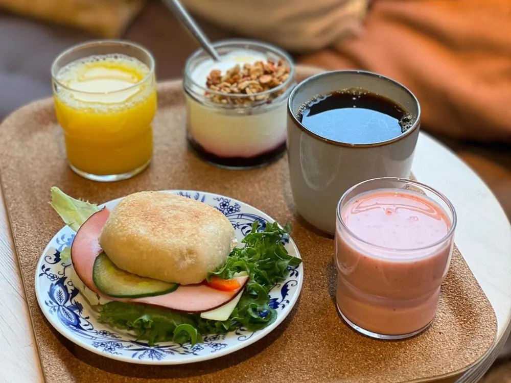 Continental breakfast in Hotel With Urban Deli