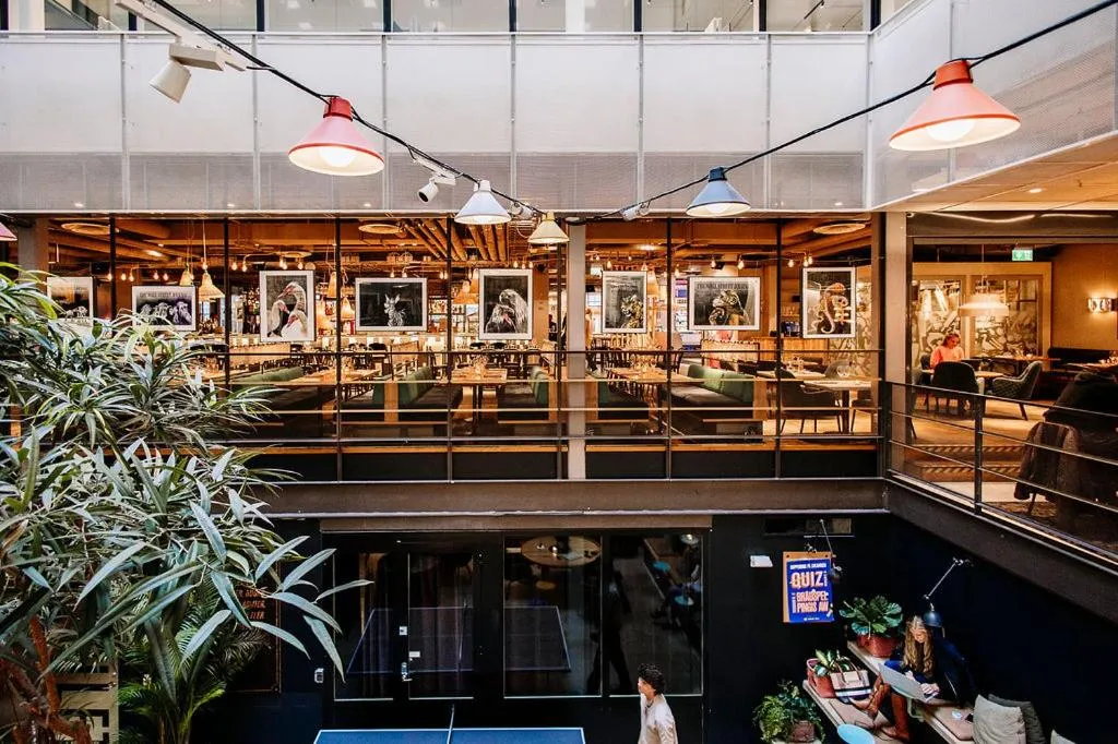 Restaurant/places to eat in Hotel With Urban Deli