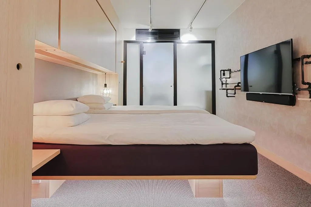 Bed in Hotel With Urban Deli