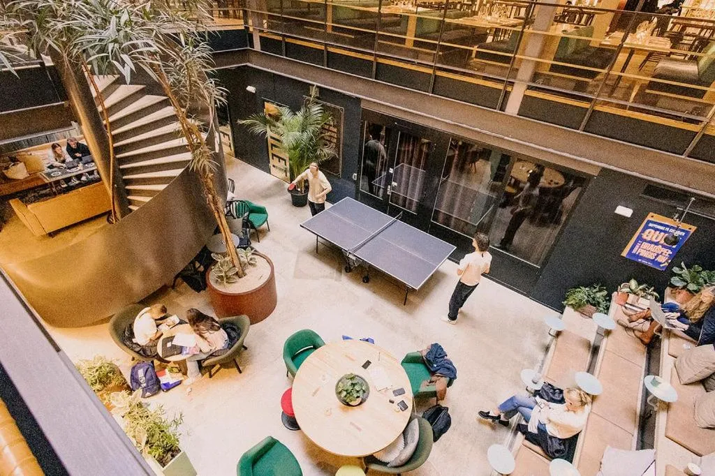 Table tennis in Hotel With Urban Deli