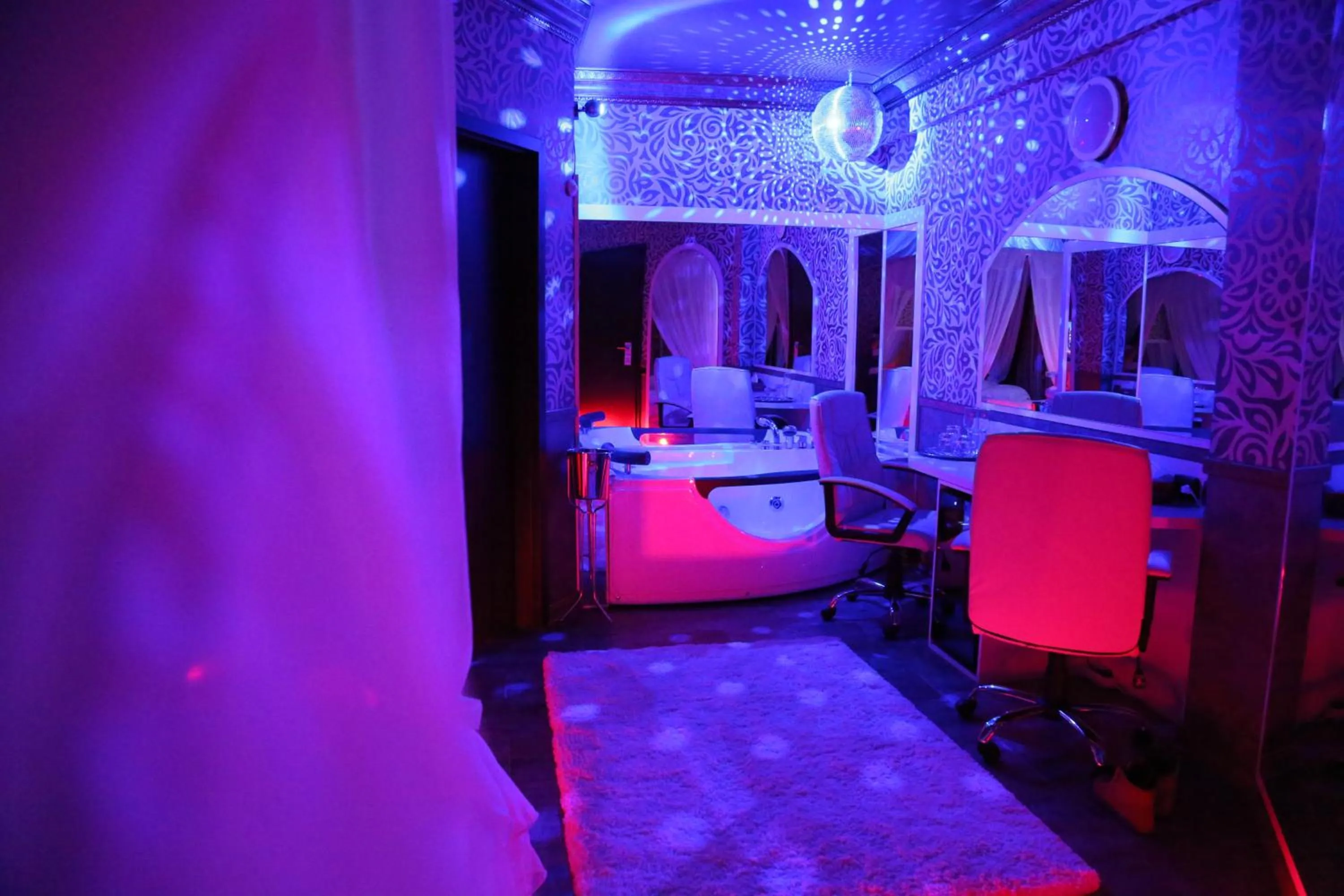 Photo of the whole room, Bed in Hotel Boutique Mikaela (Adult Only)