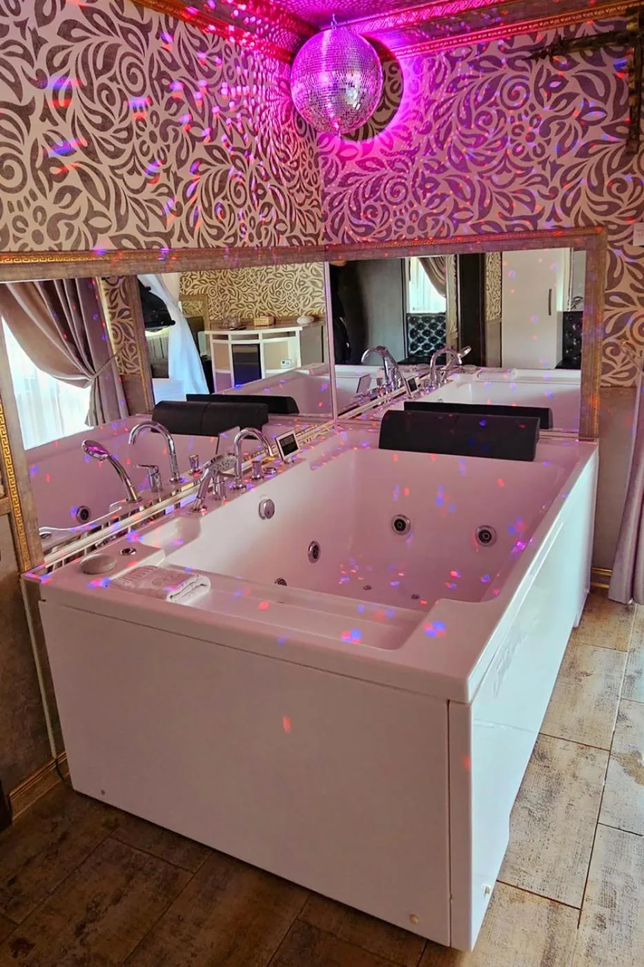 Hotel Boutique Mikaela (Adult Only)