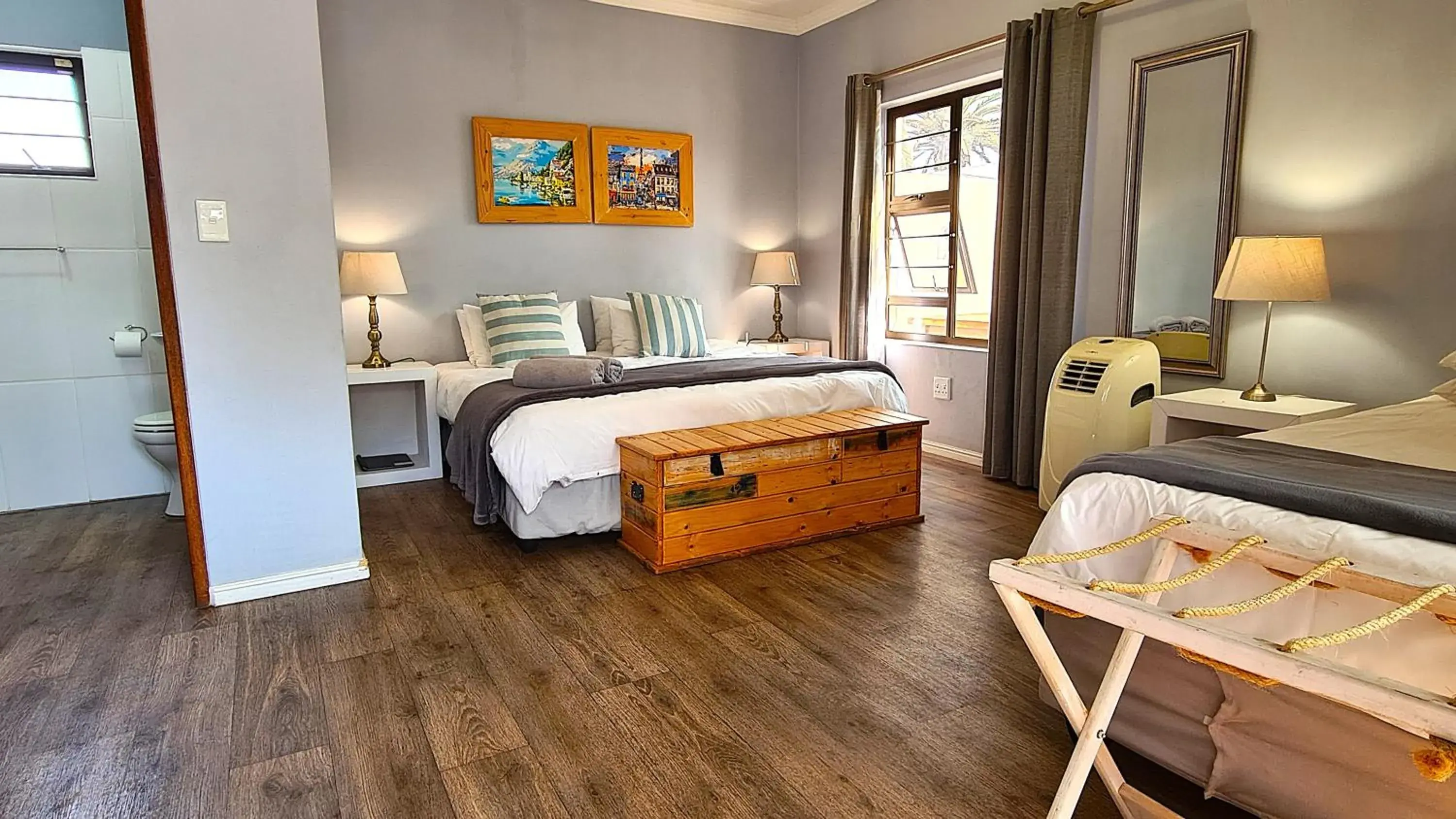 Family Room with Shower in Tiende Laan Bed & Breakfast and Self-Catering Family Room with Shower in Tiende Laan Bed & Breakfast and Self-Catering