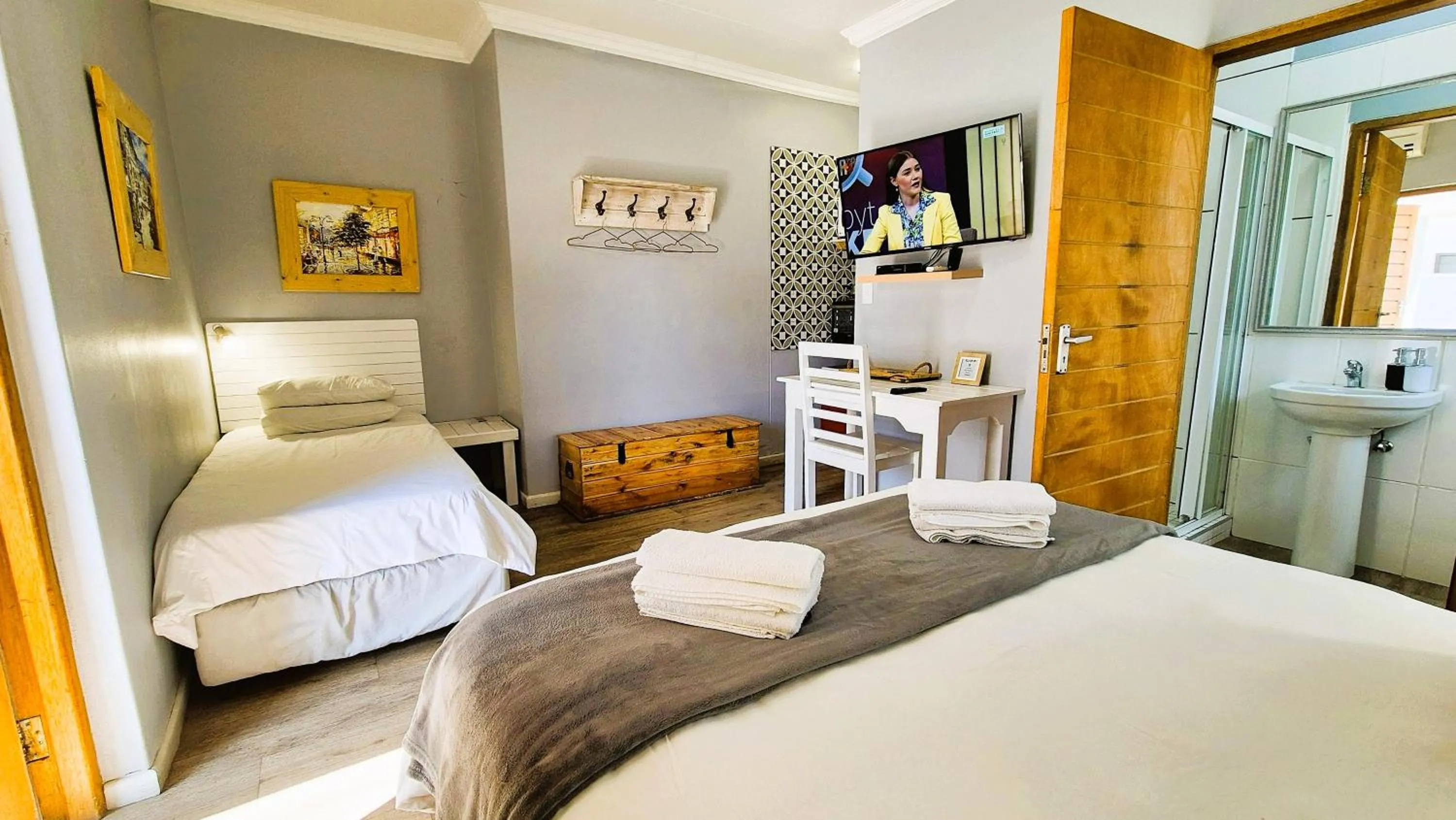 Bathroom, Bed in Tiende Laan Bed & Breakfast and Self-Catering