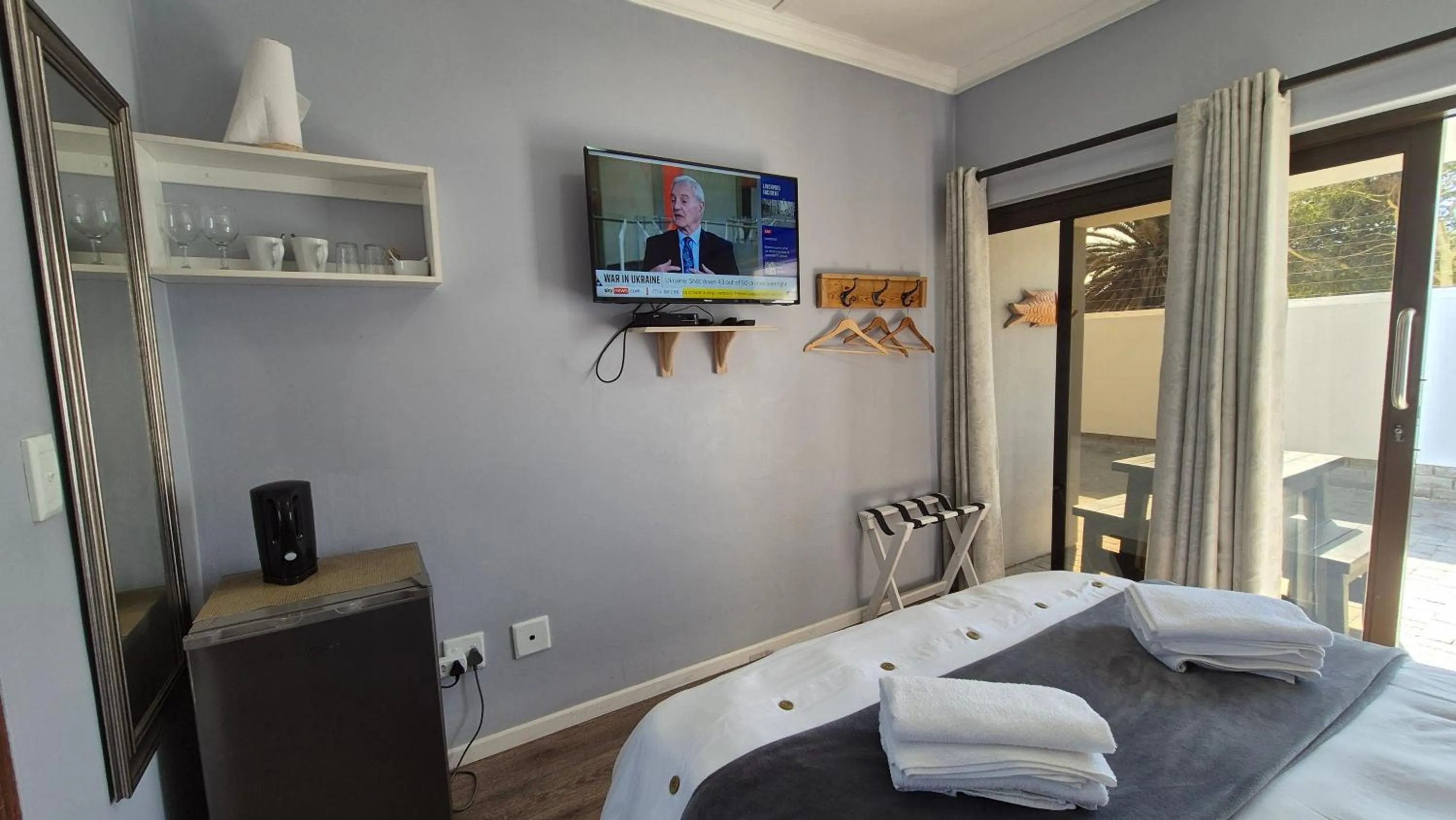 TV and multimedia, Bed in Tiende Laan Bed & Breakfast and Self-Catering