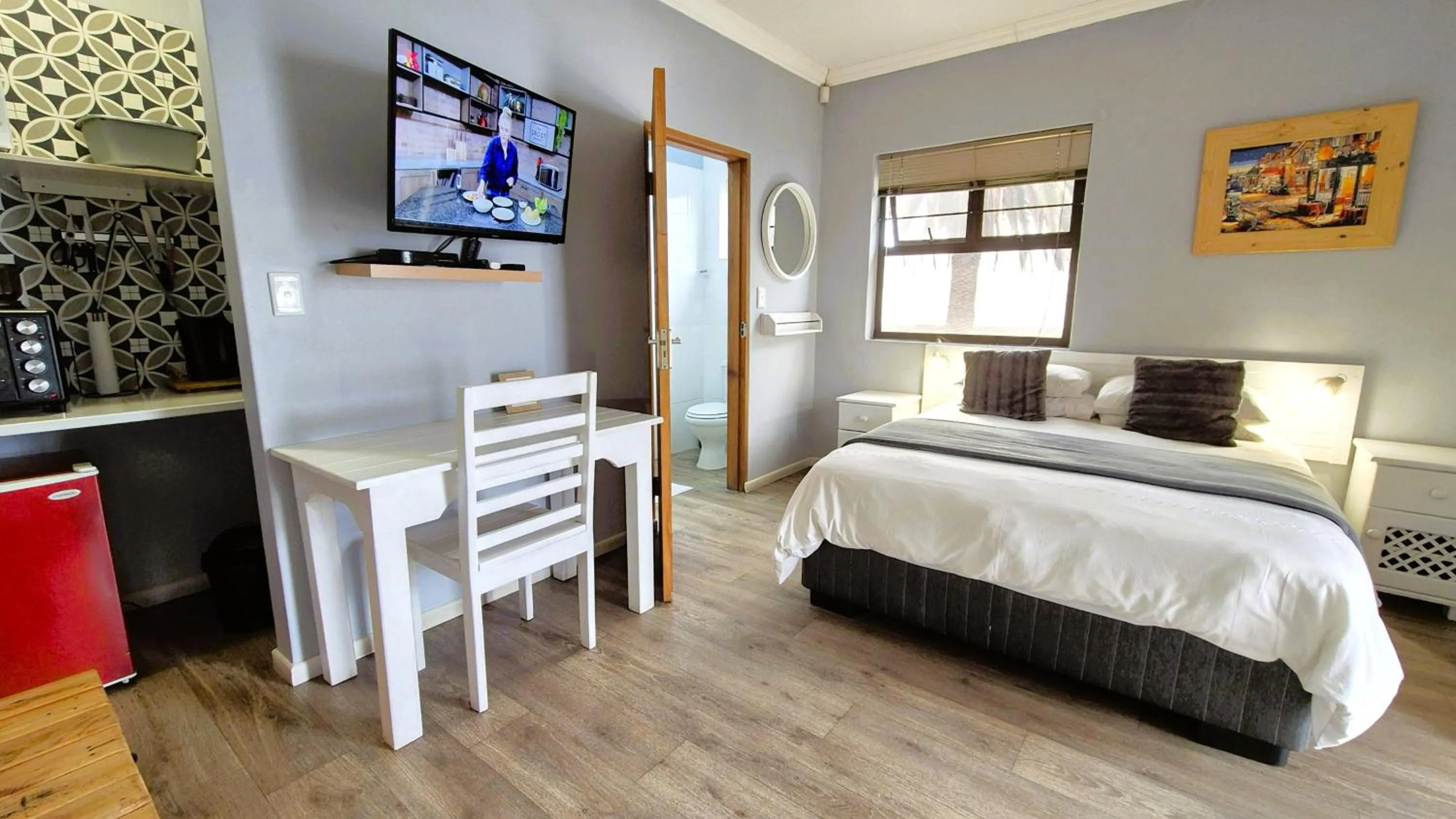 TV and multimedia, Bed in Tiende Laan Bed & Breakfast and Self-Catering