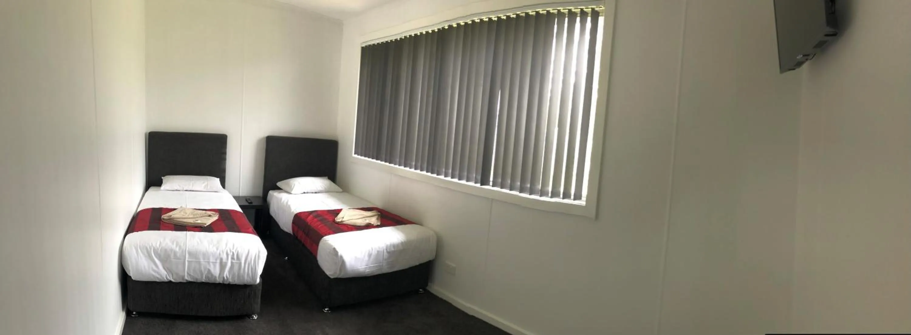 Bedroom, Bed in Australian Motor Home Tourist Park Twelve Mile Creek