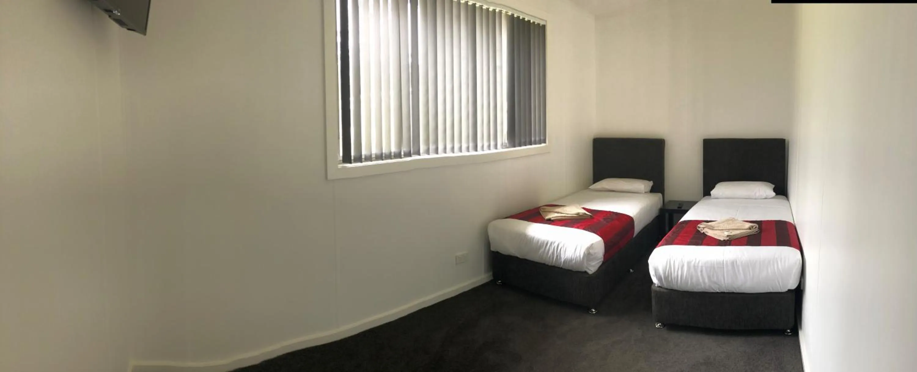 Bedroom, Bed in Australian Motor Home Tourist Park Twelve Mile Creek