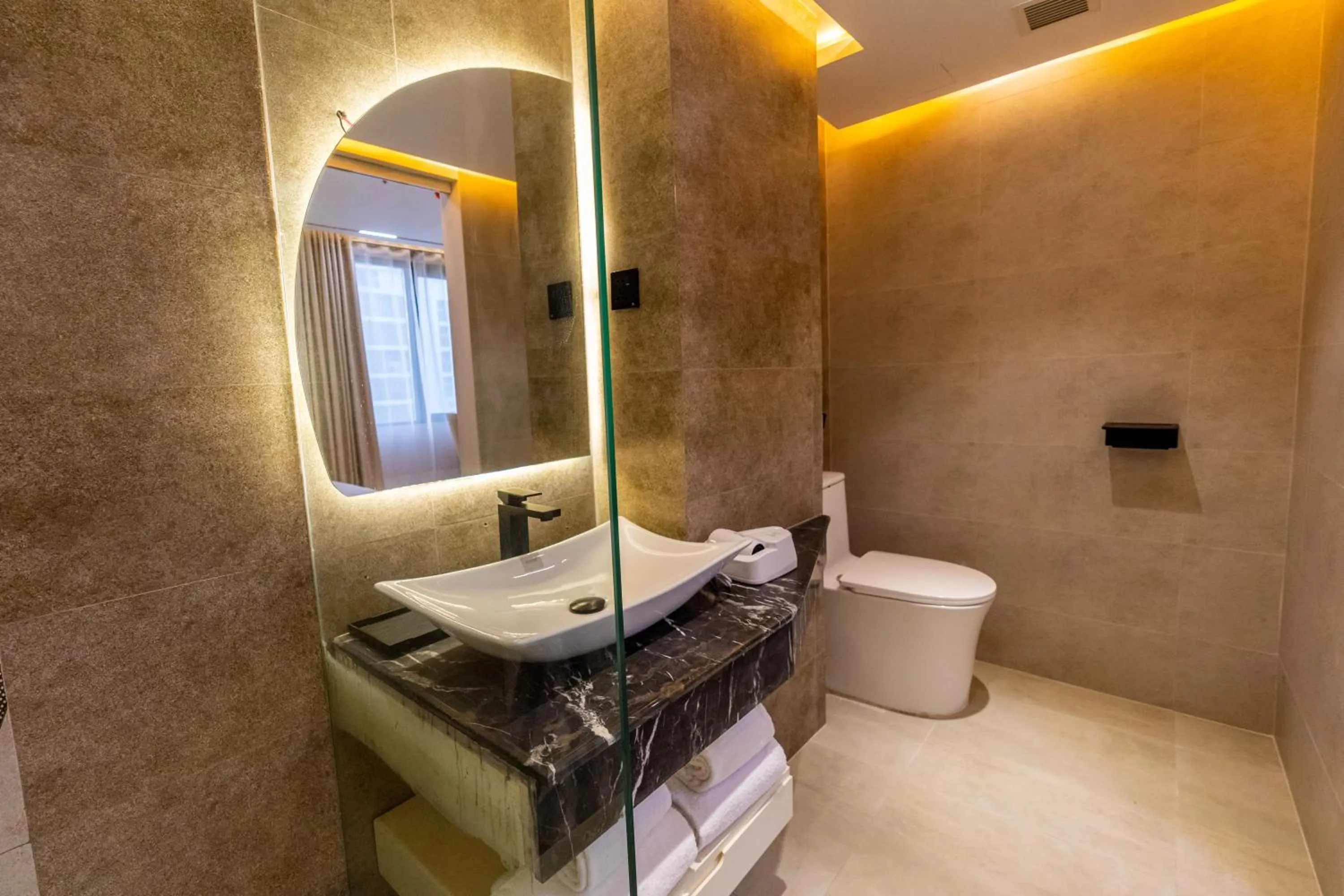 Deluxe Double Room in Monsoon Courtyard Luxury Hotel