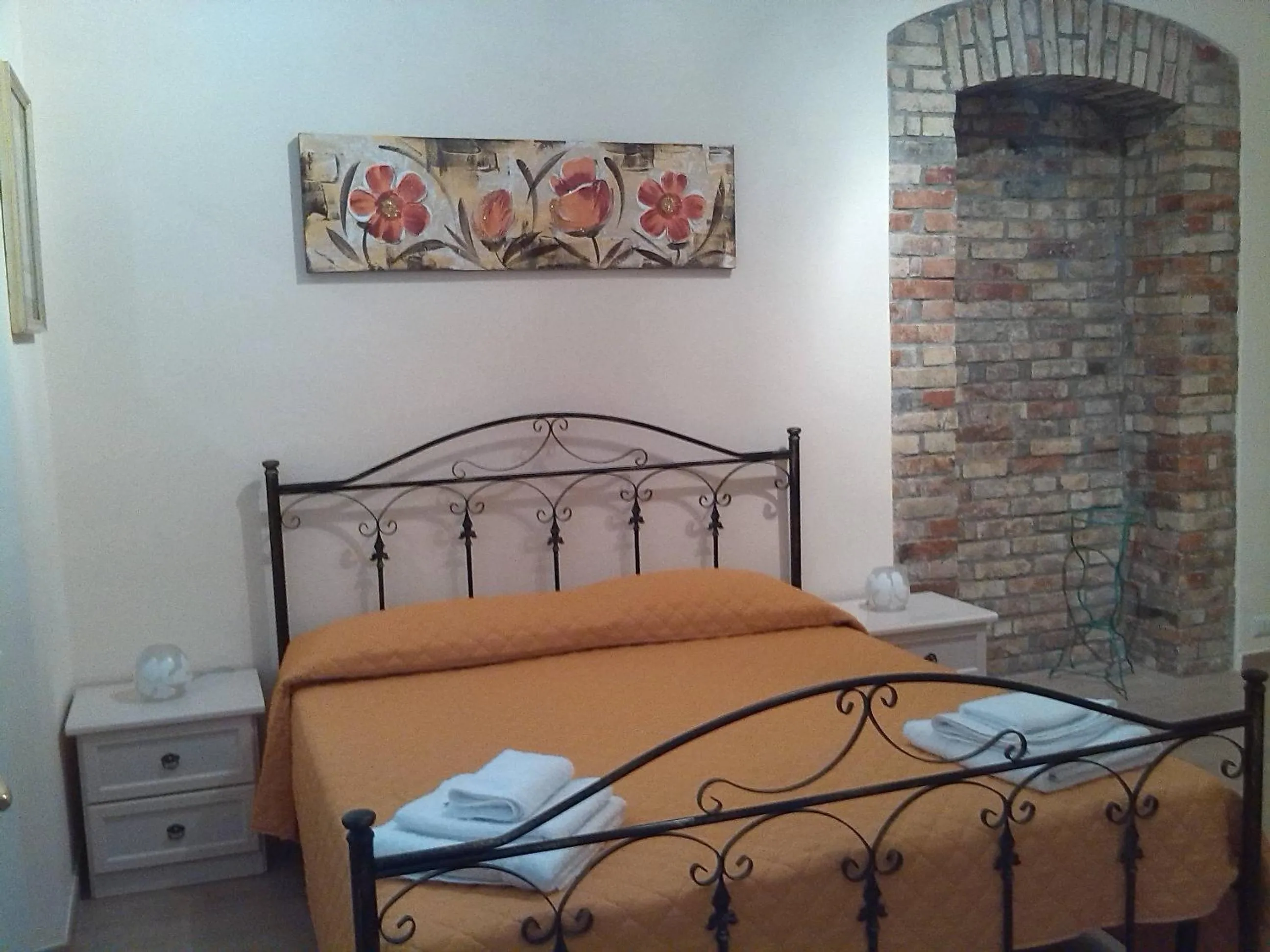 Decorative detail, Bed in Le Due Nicchie