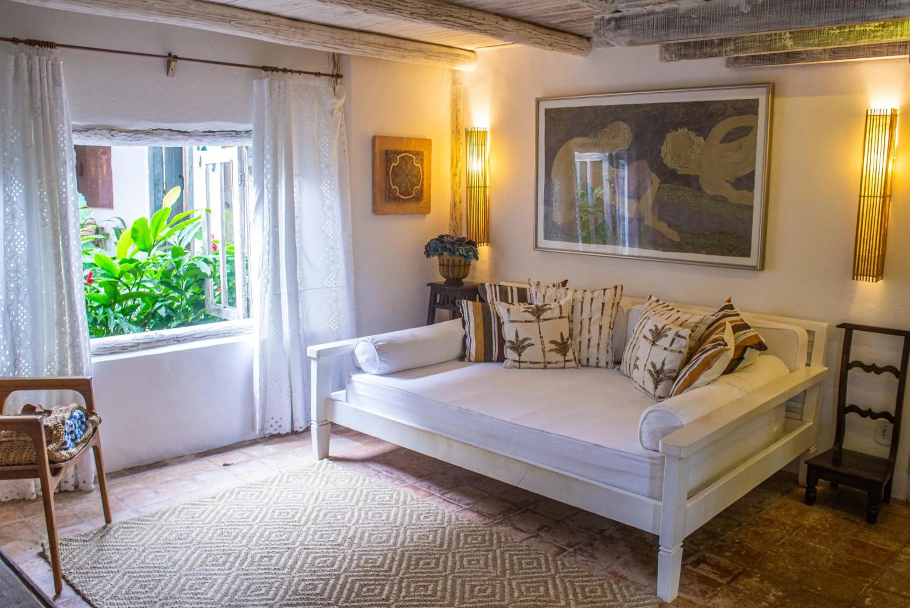 Living room, Bed in Hotel Boutique Perainda