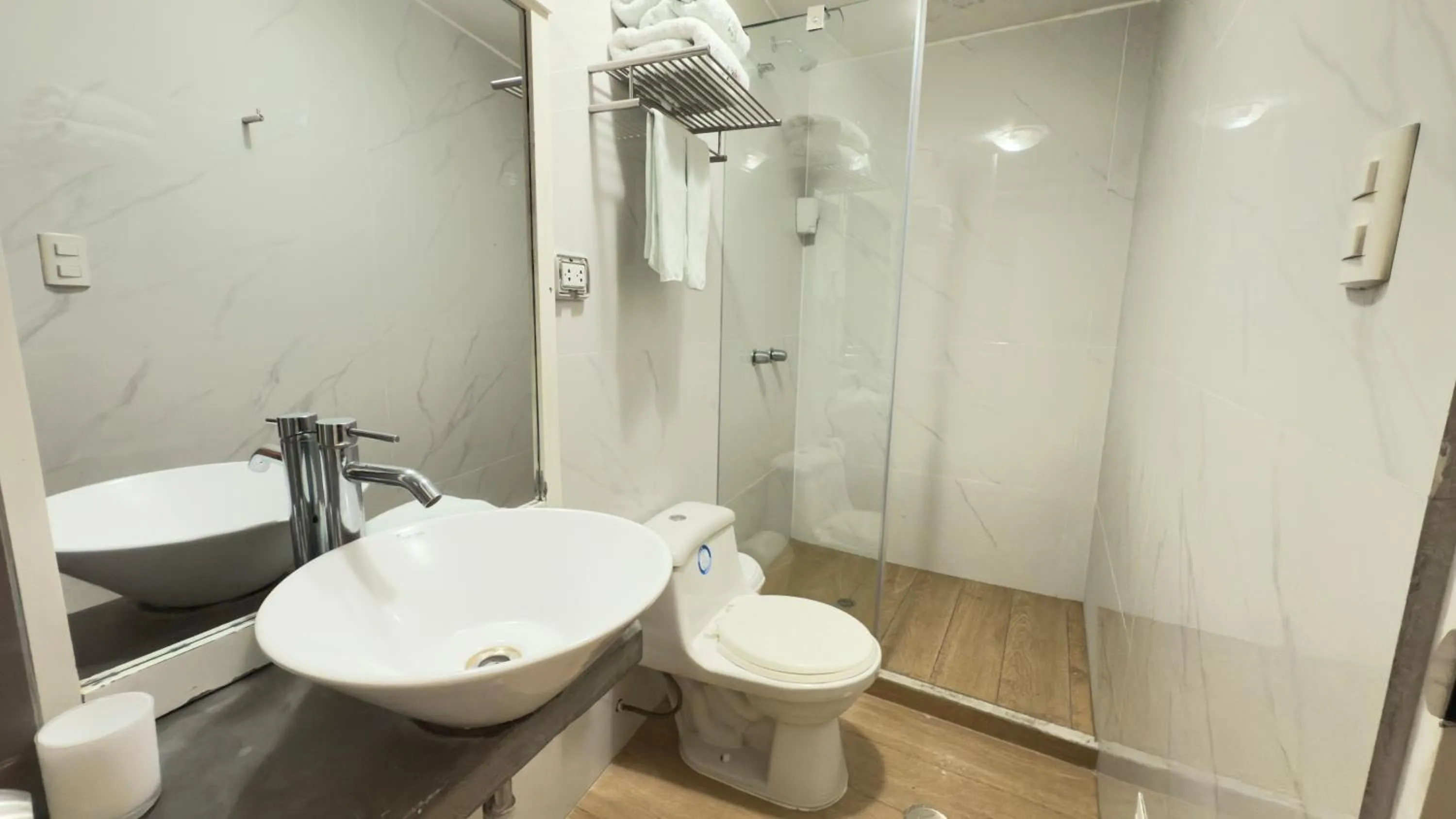 Shower in La Casa del Viajero