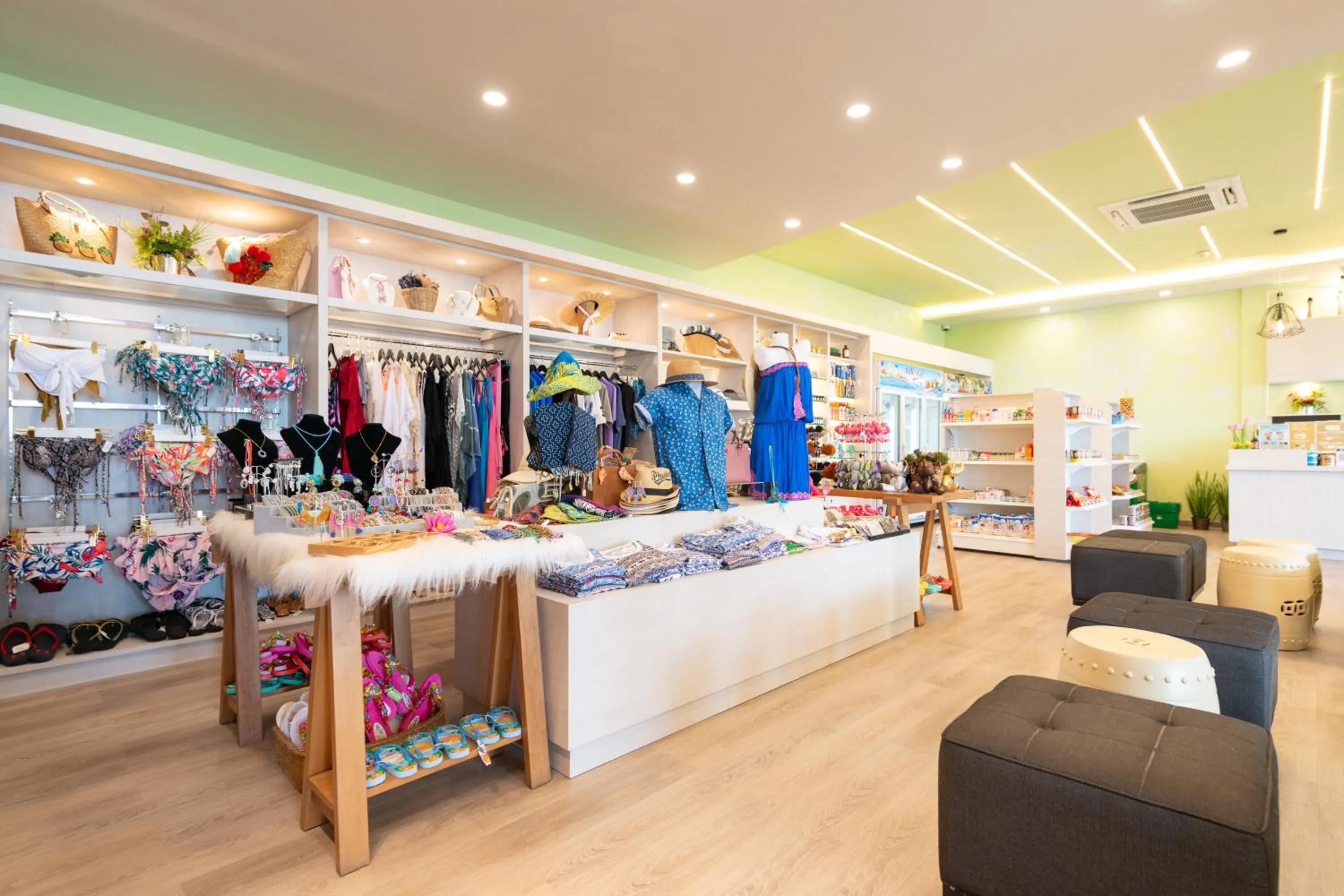 Shopping Area in The Sea Galleri by Katathani