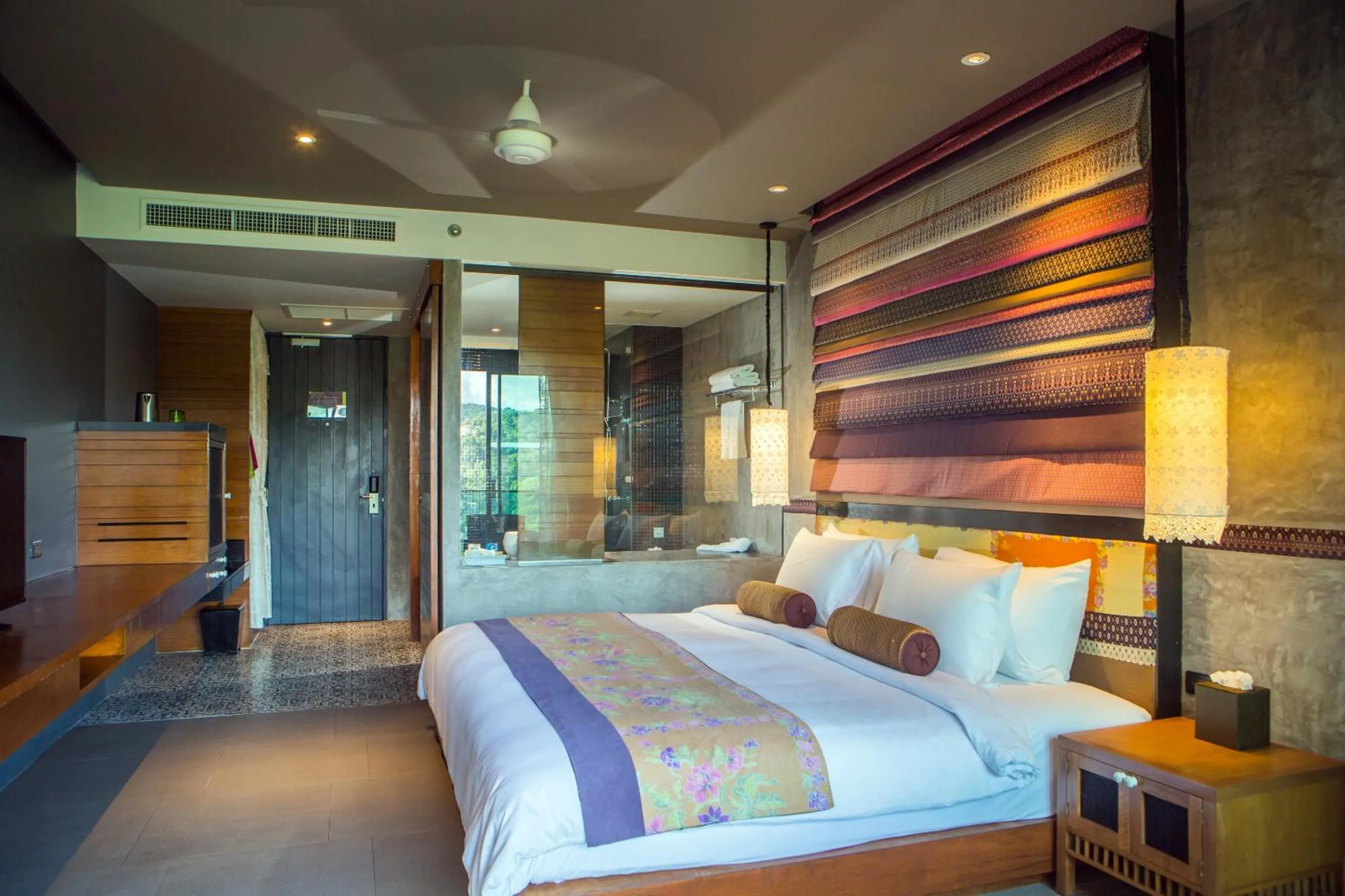 Bedroom in The Sea Galleri by Katathani