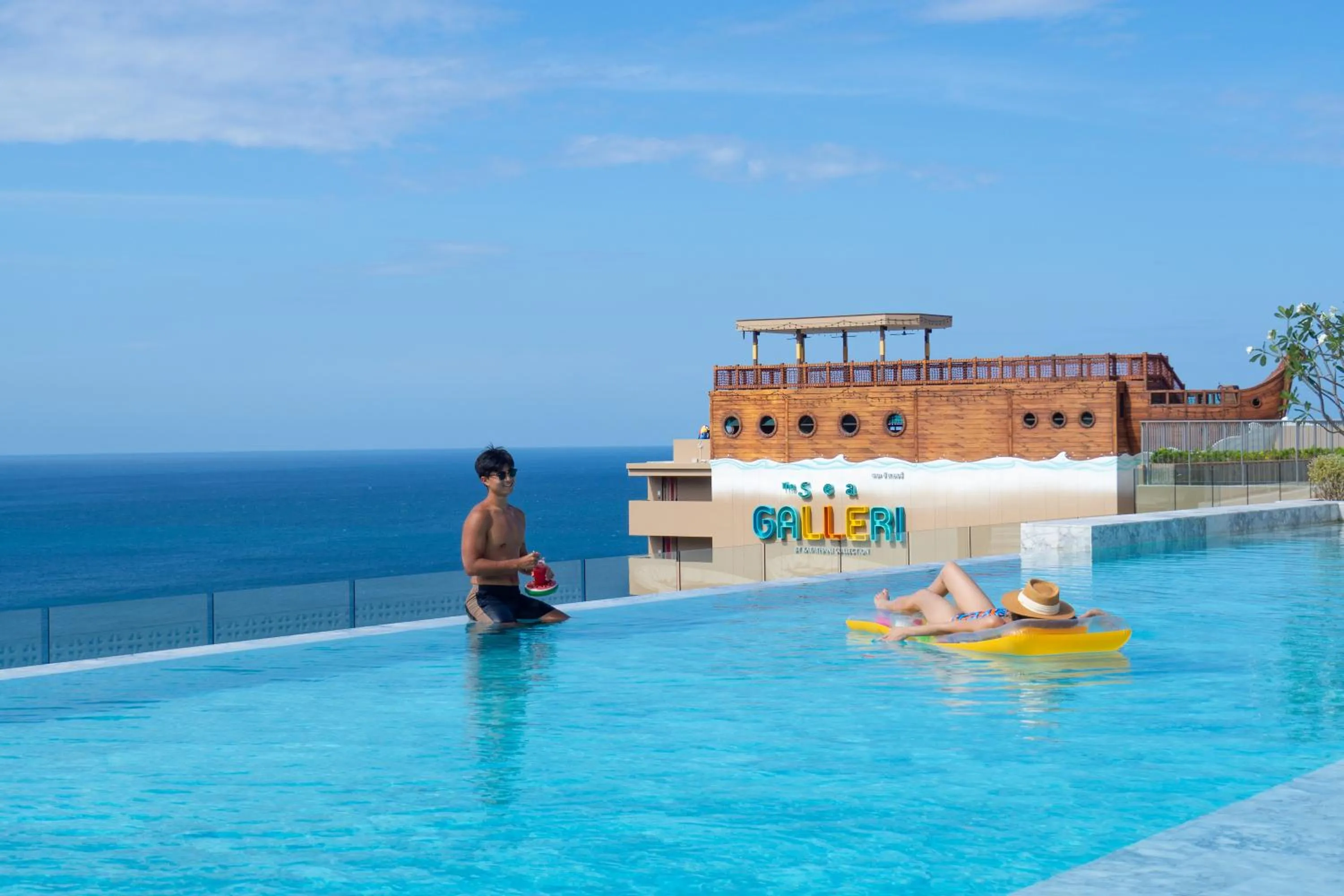 Swimming Pool in The Sea Galleri by Katathani