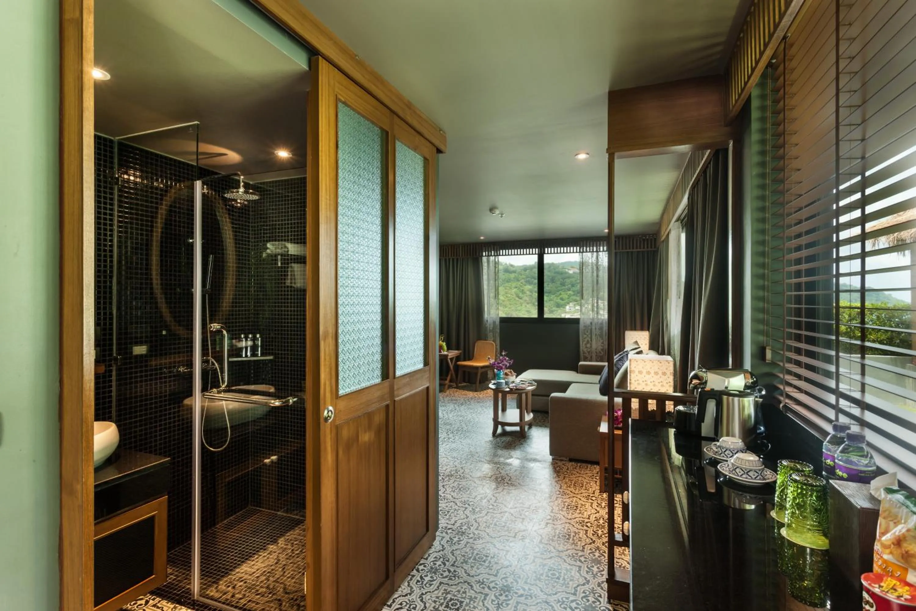 Bathroom, Lounge/Bar in The Sea Galleri by Katathani