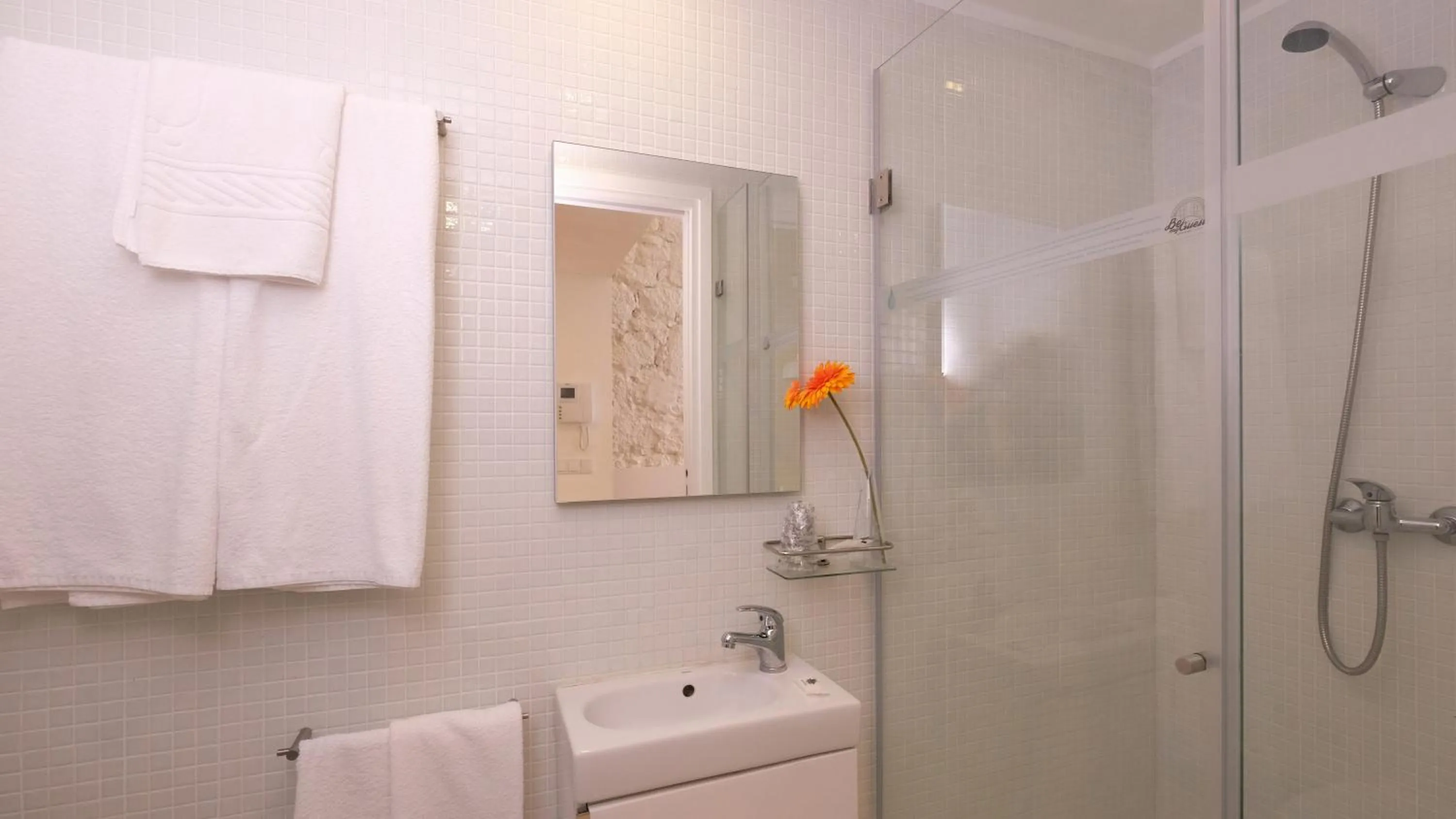 Bathroom in Bemyguest - Loft Guest House Jardim das Mães Charming