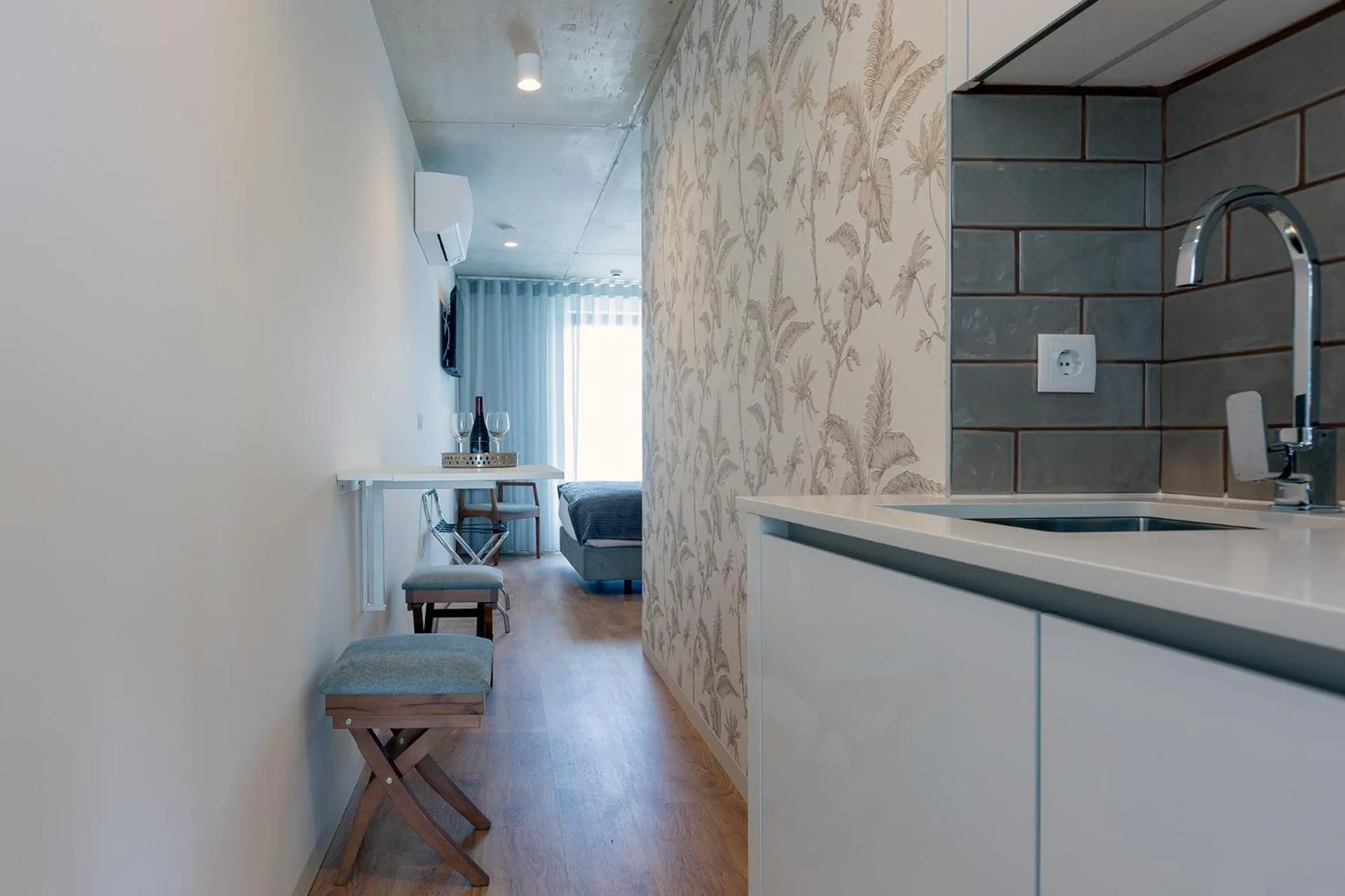 Kitchen or kitchenette in Bemyguest - Loft Guest House Jardim das Mães Charming