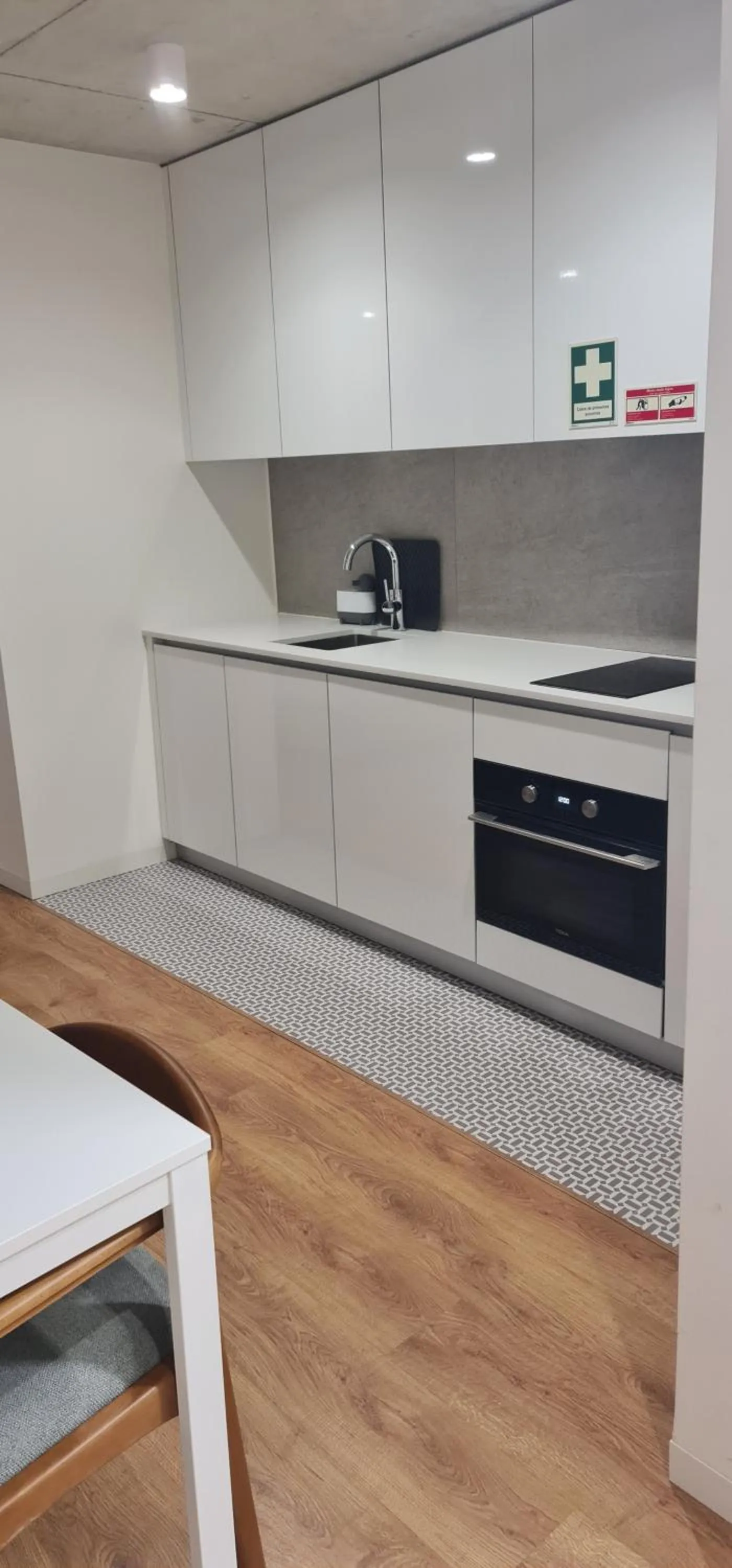 Kitchen or kitchenette in Bemyguest - Loft Guest House Jardim das Mães Charming