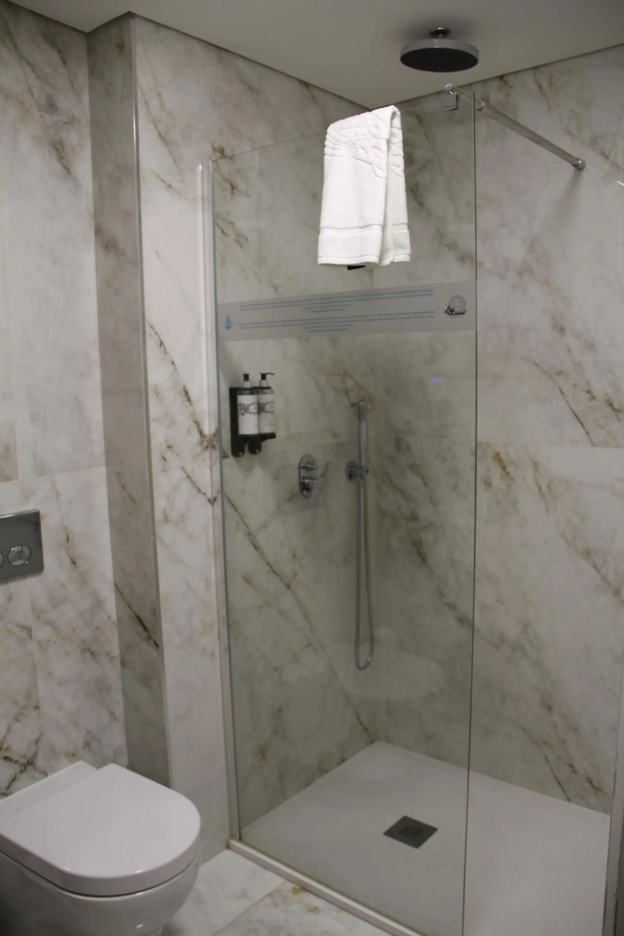 Shower in Bemyguest - Loft Guest House Jardim das Mães Charming