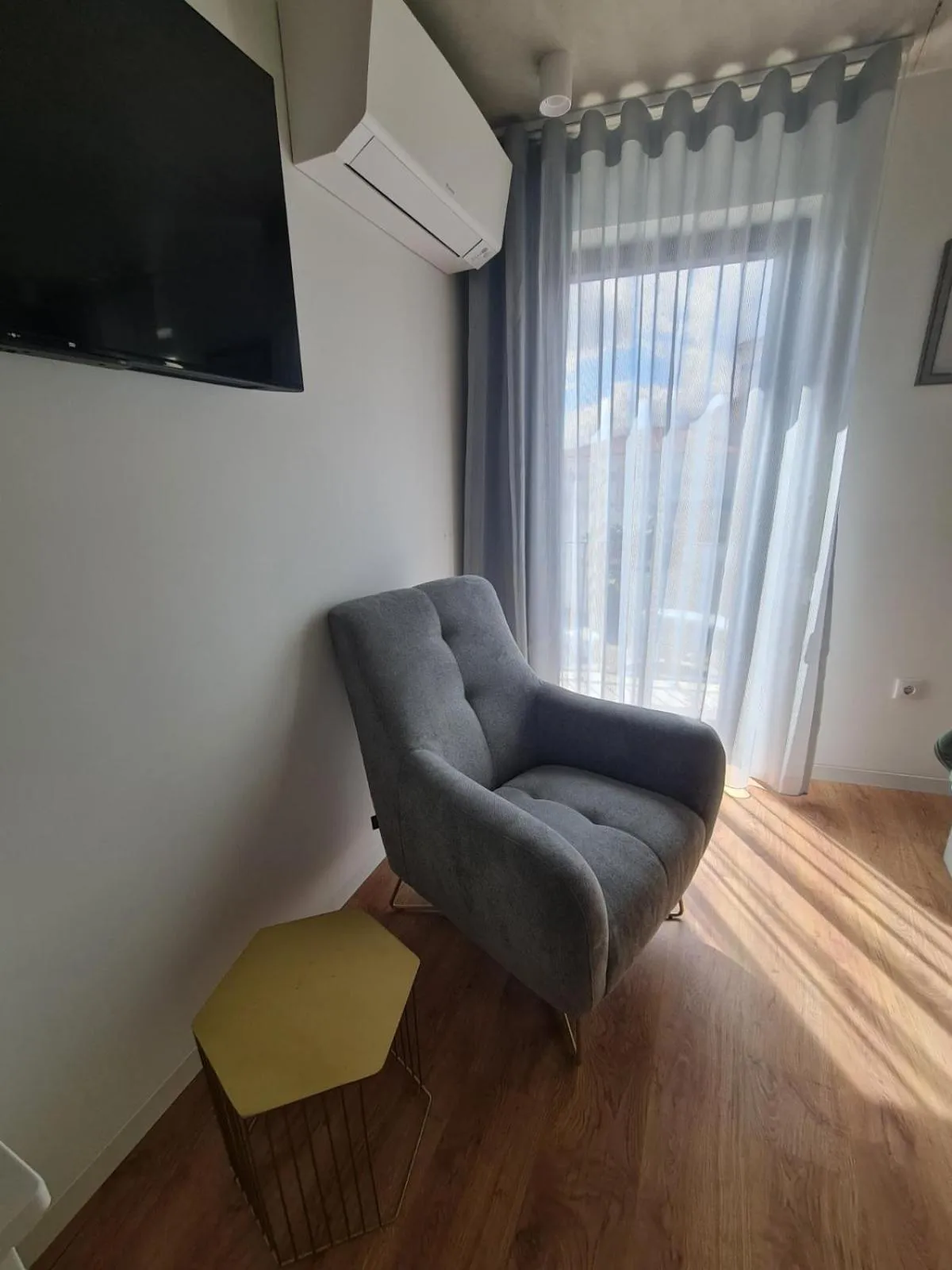 Communal lounge/ TV room in Bemyguest - Loft Guest House Jardim das Mães Charming