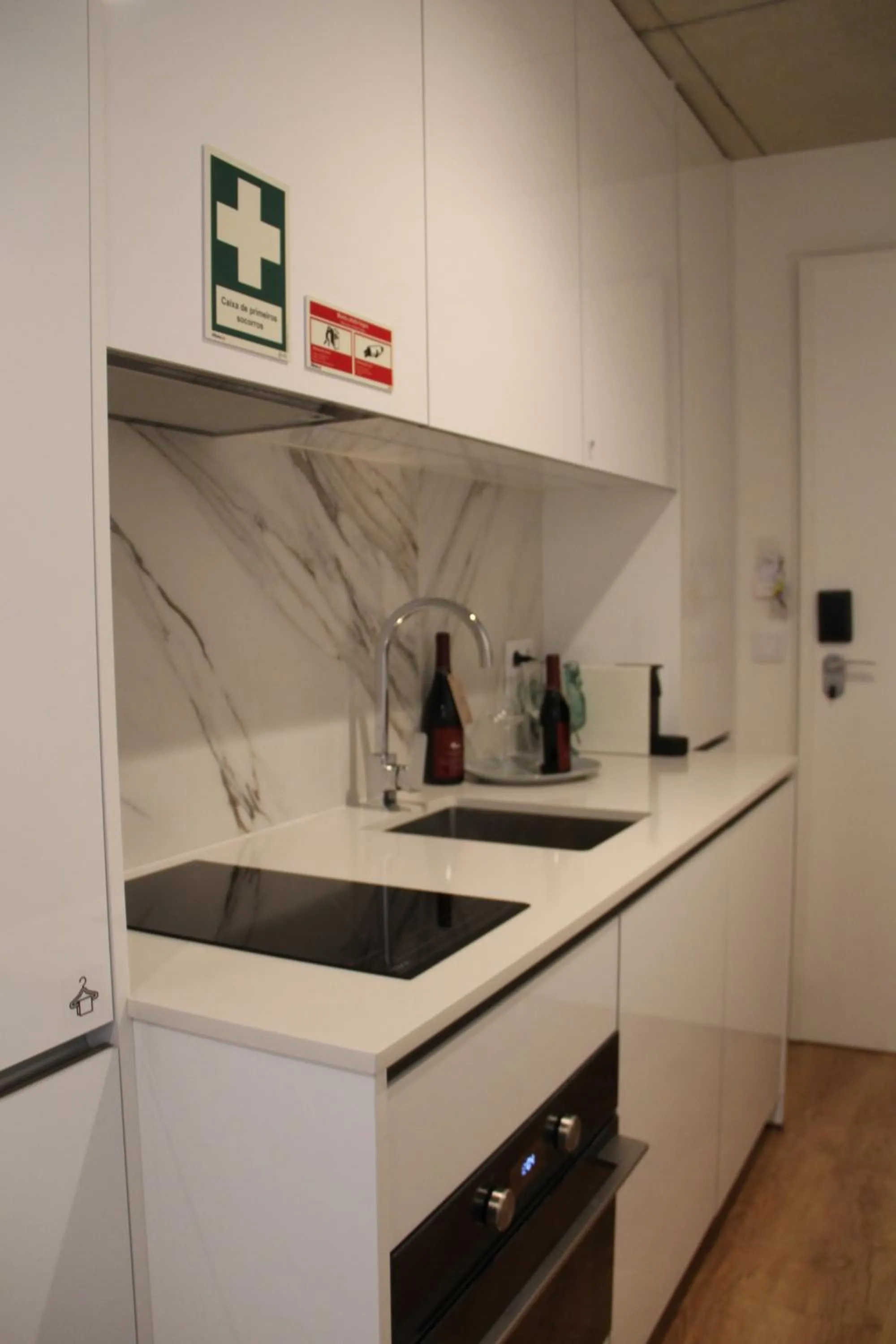 Kitchen or kitchenette in Bemyguest - Loft Guest House Jardim das Mães Charming