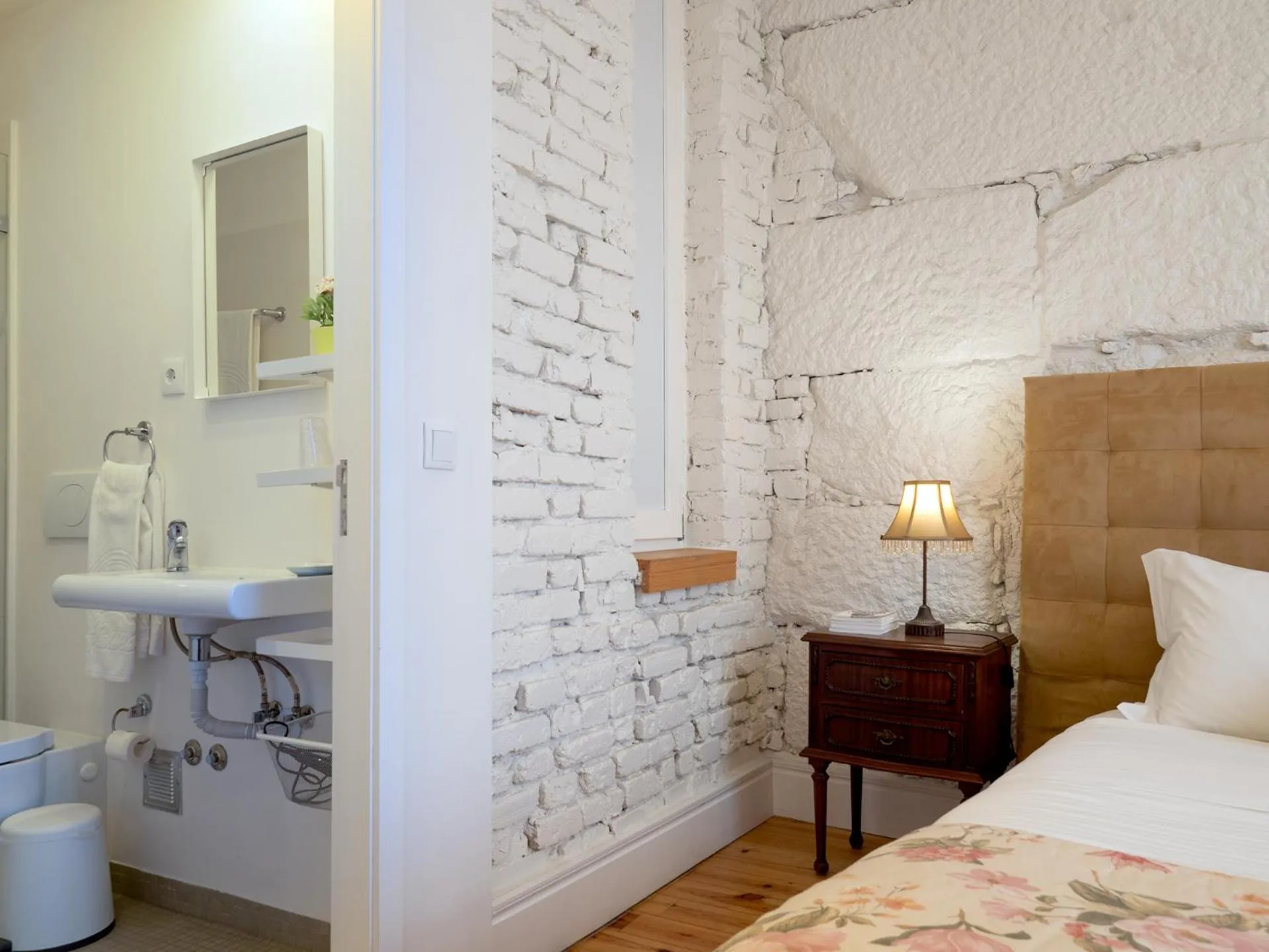 Toilet, Bed in Bemyguest - Loft Guest House Jardim das Mães Charming