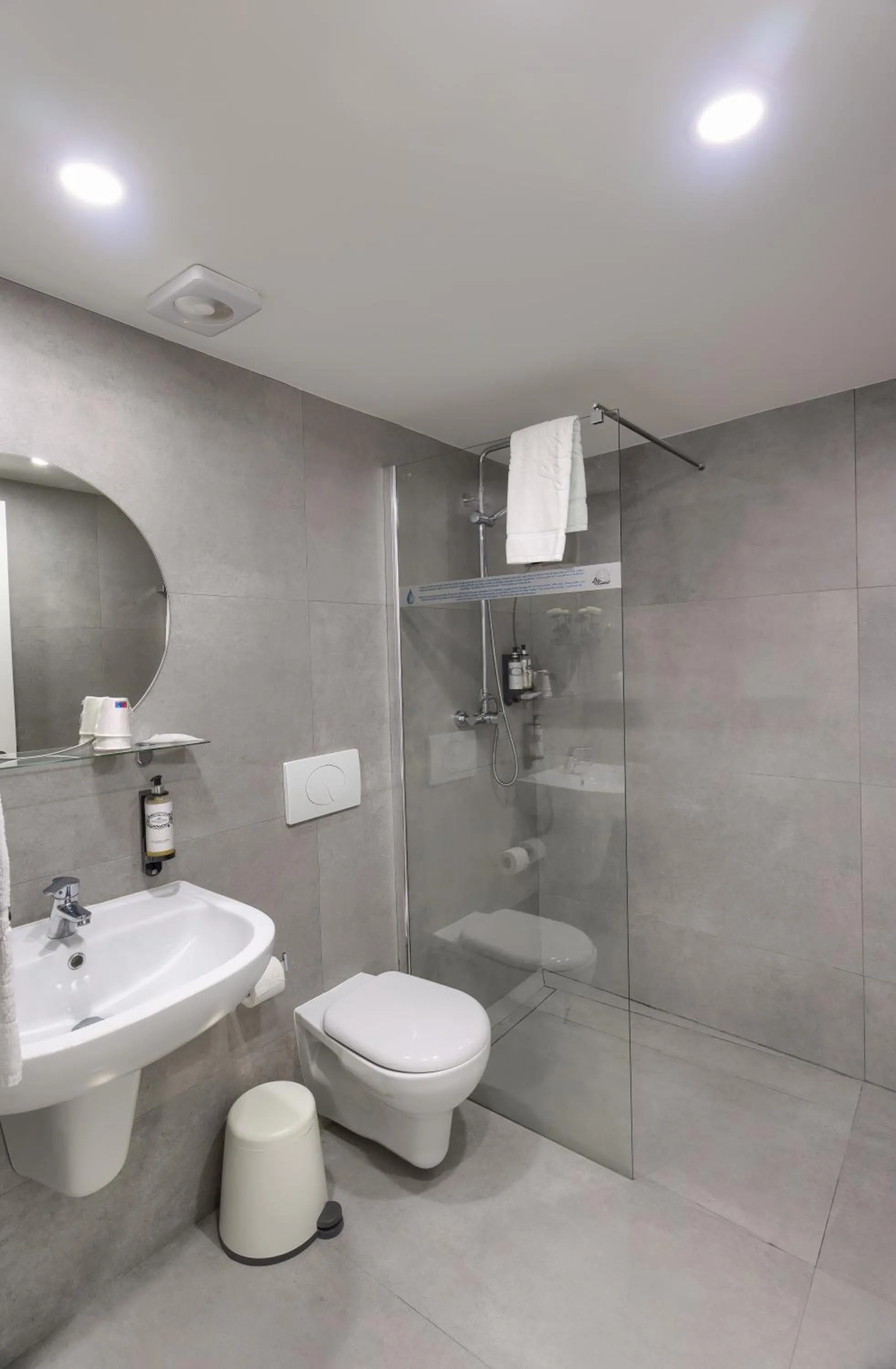 Shower in Bemyguest - Loft Guest House Jardim das Mães Charming