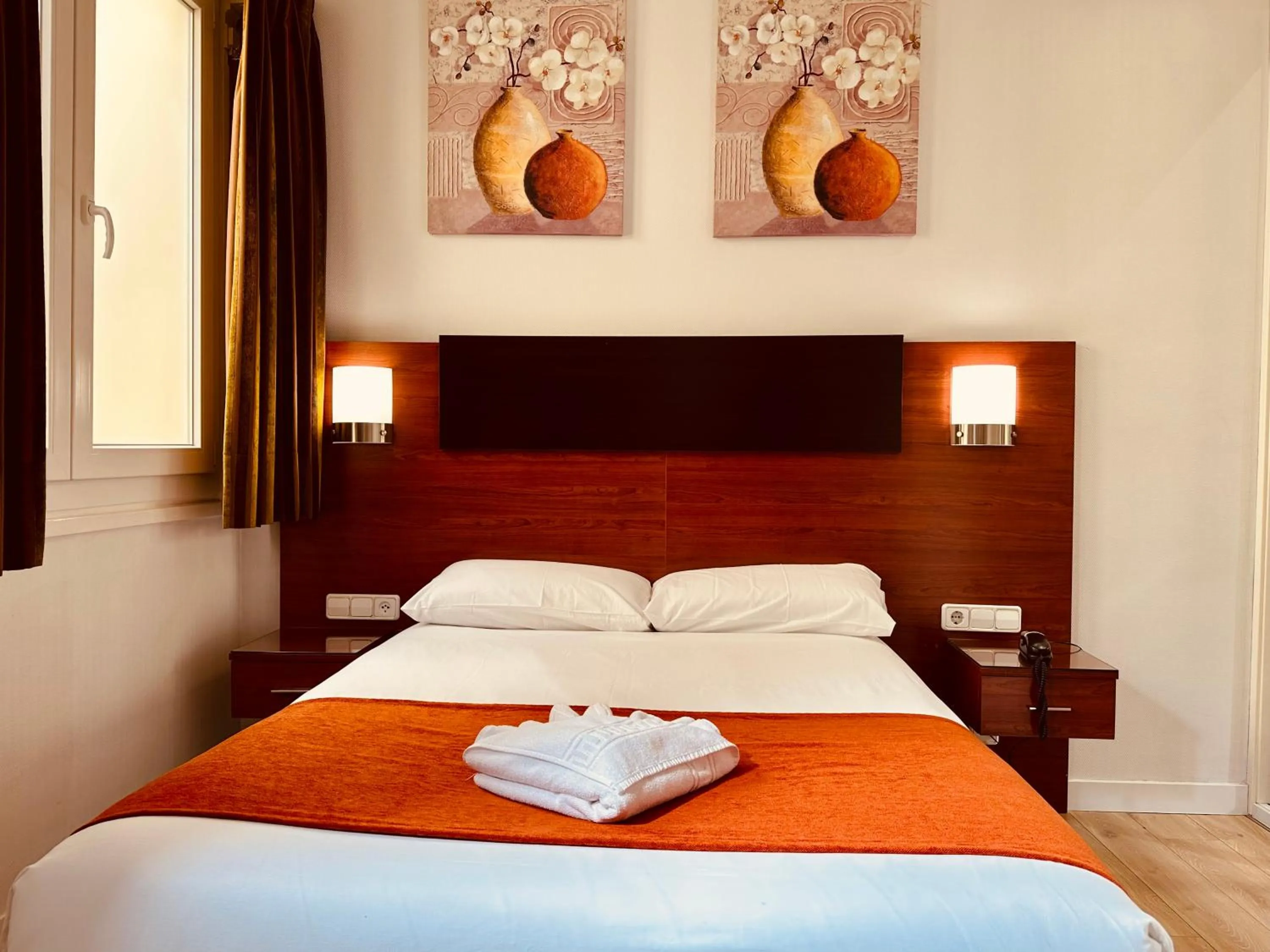 Bed in Hostal Sol Square Madrid