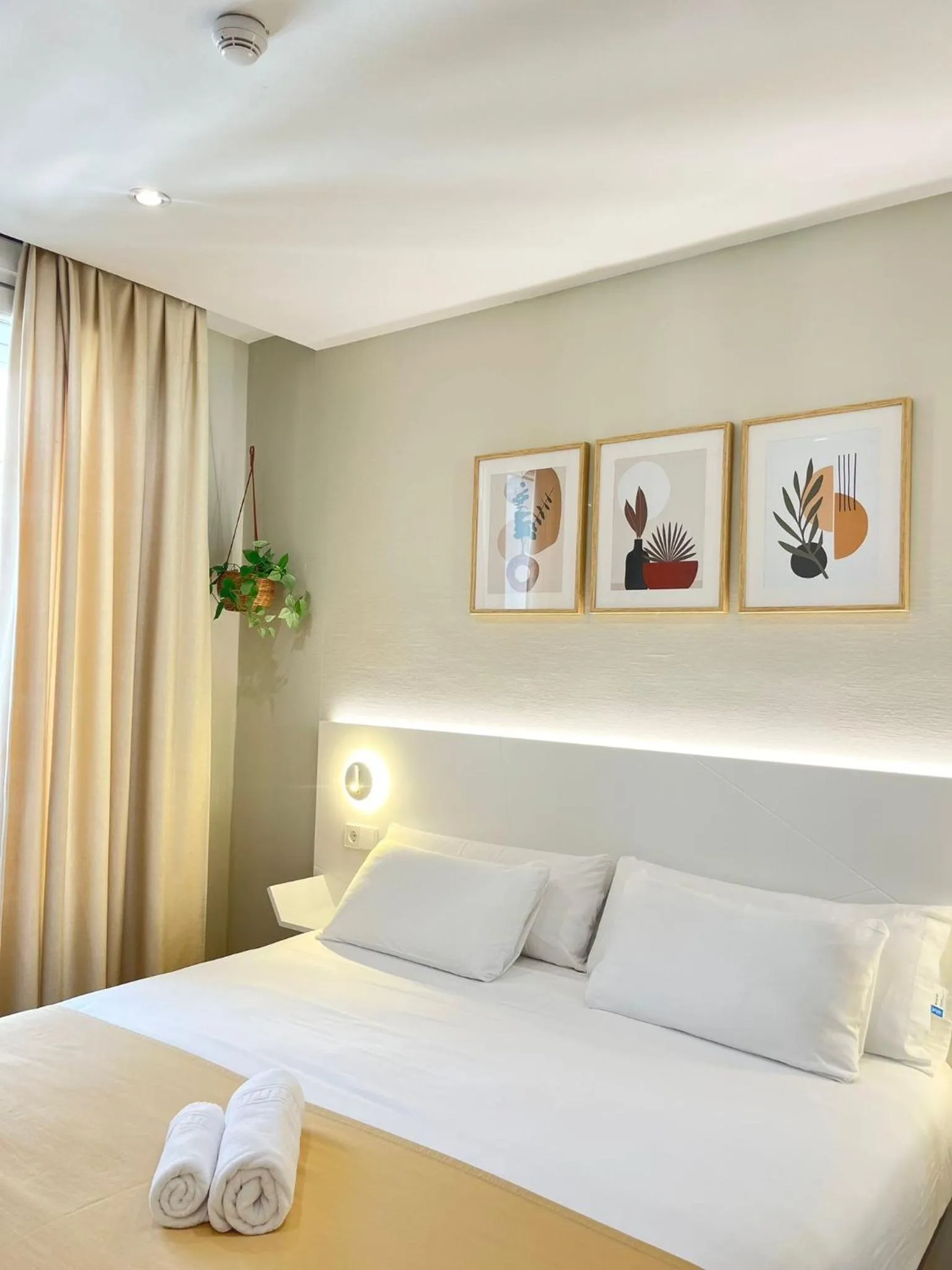 Bed in Hostal Sol Square Madrid