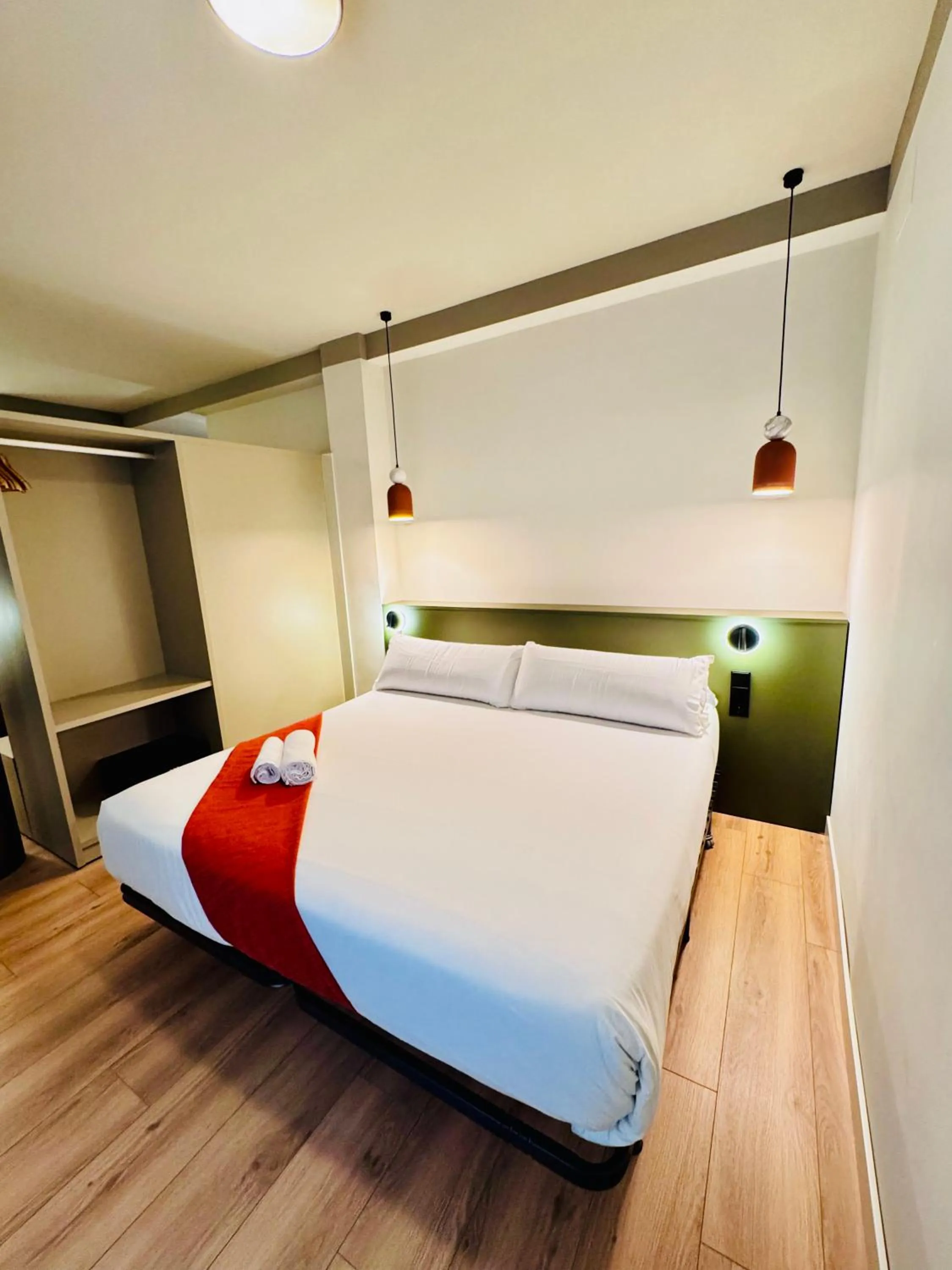 Bed in Hostal Sol Square Madrid